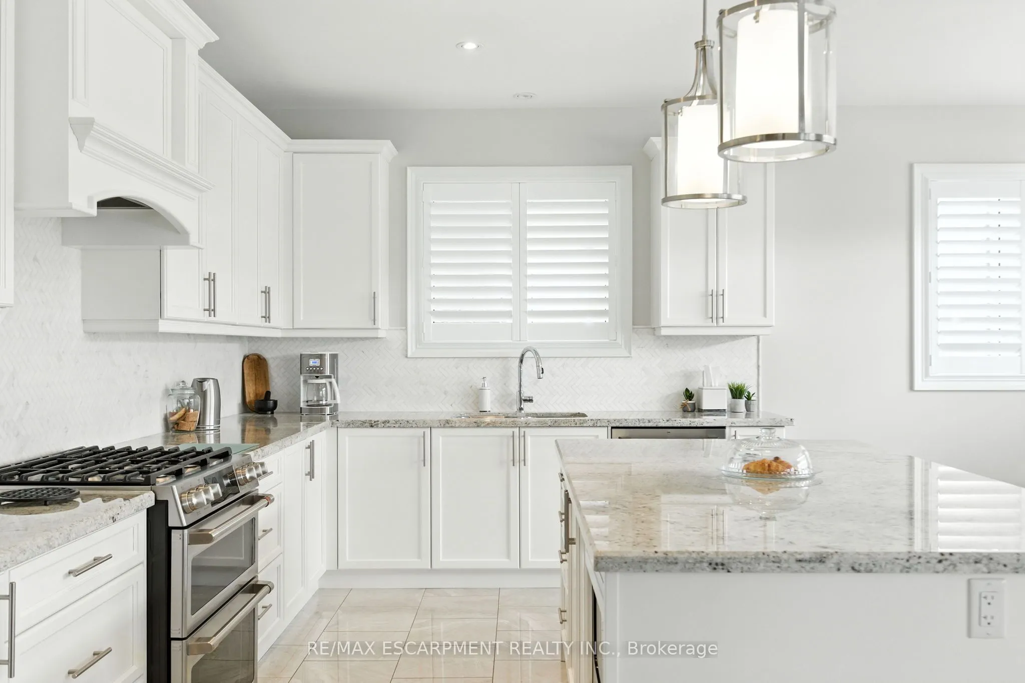 15 Robarts Drive