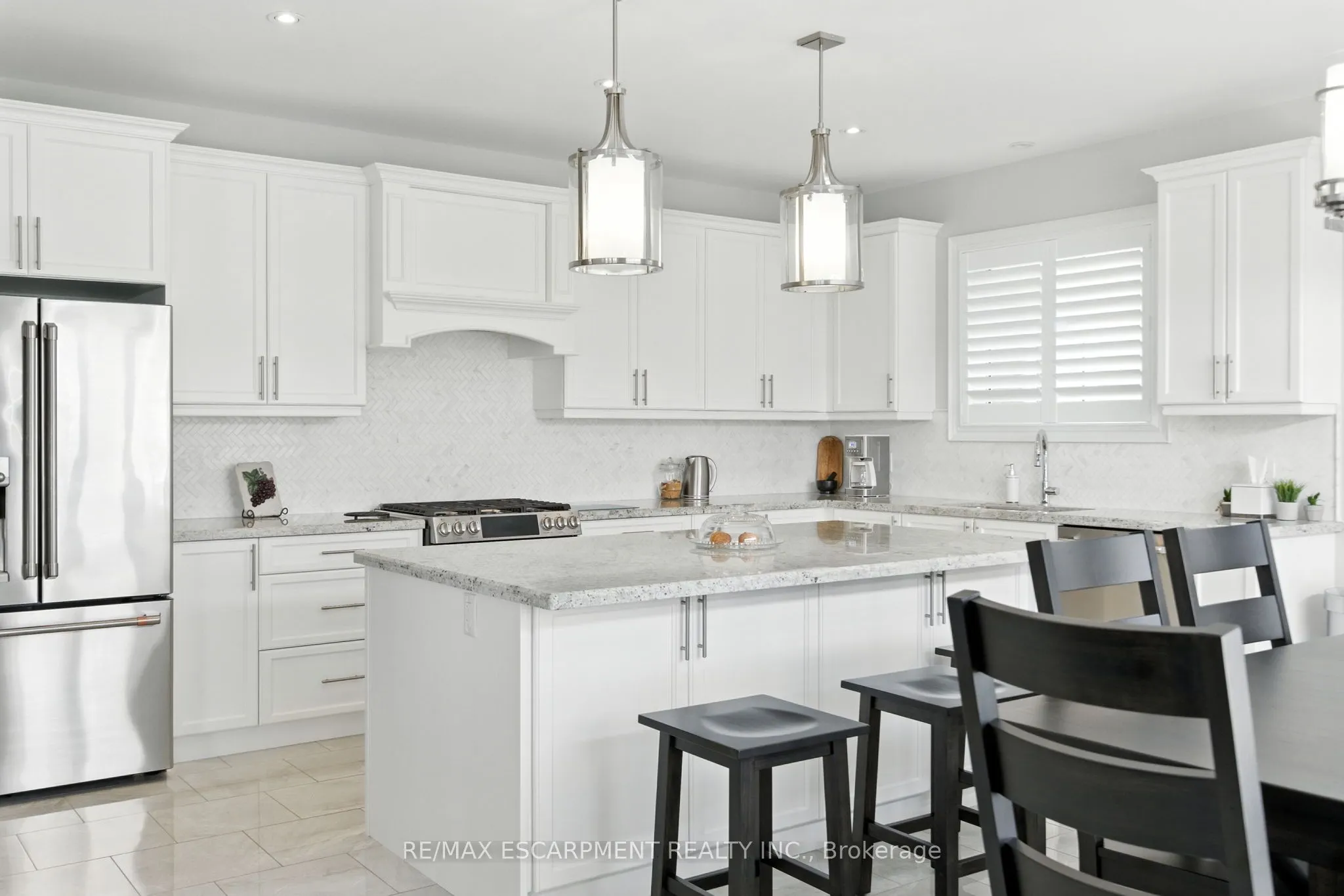 15 Robarts Drive