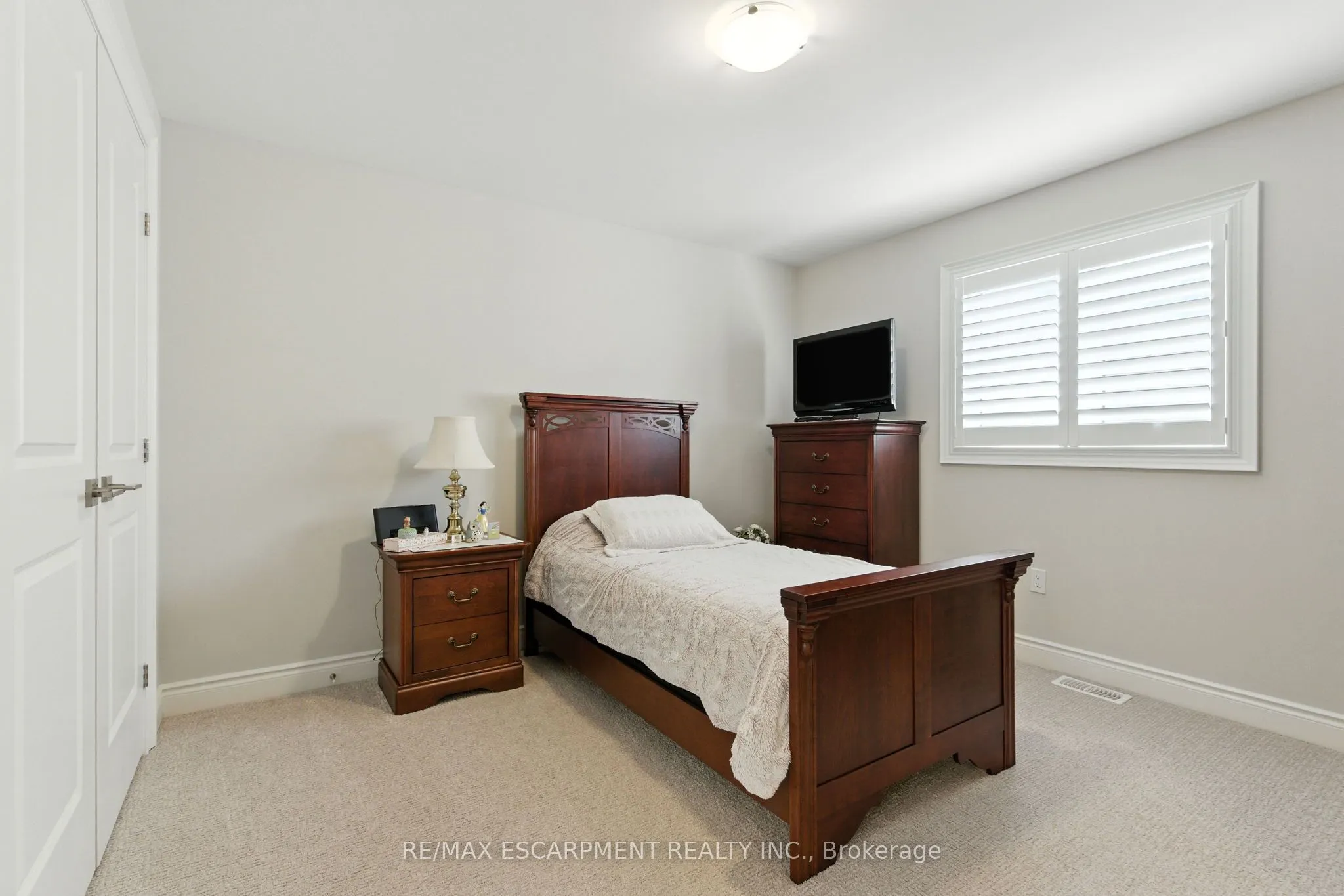 15 Robarts Drive