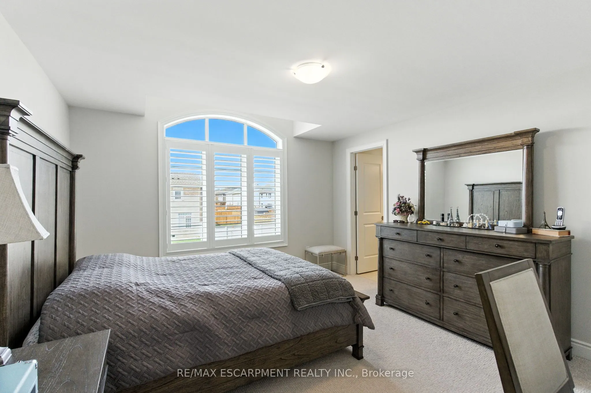 15 Robarts Drive