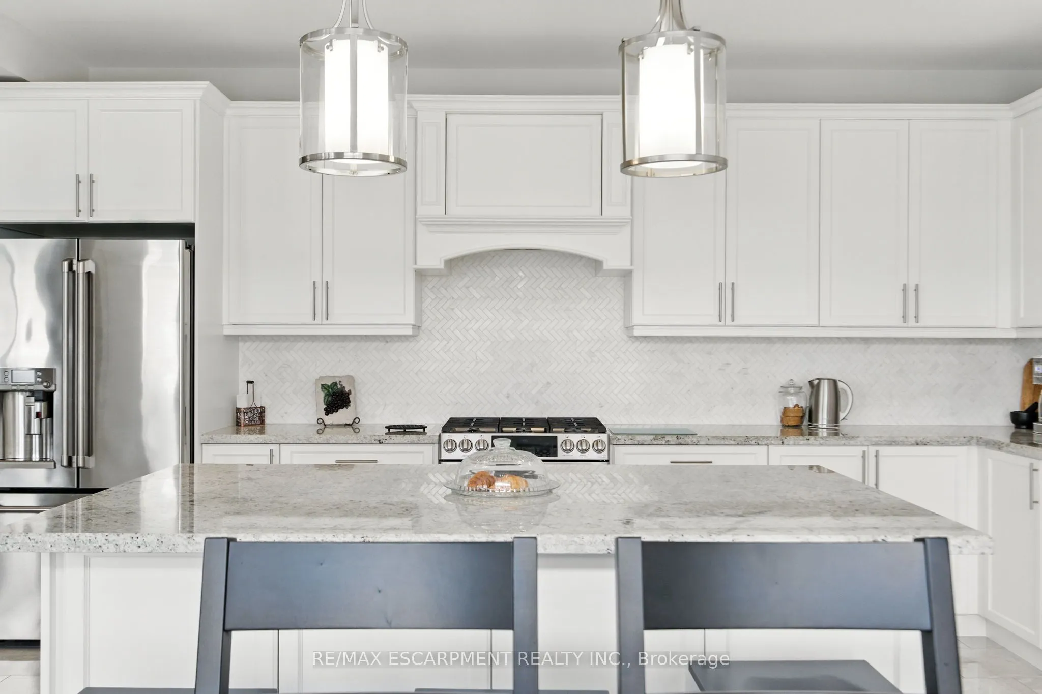 15 Robarts Drive