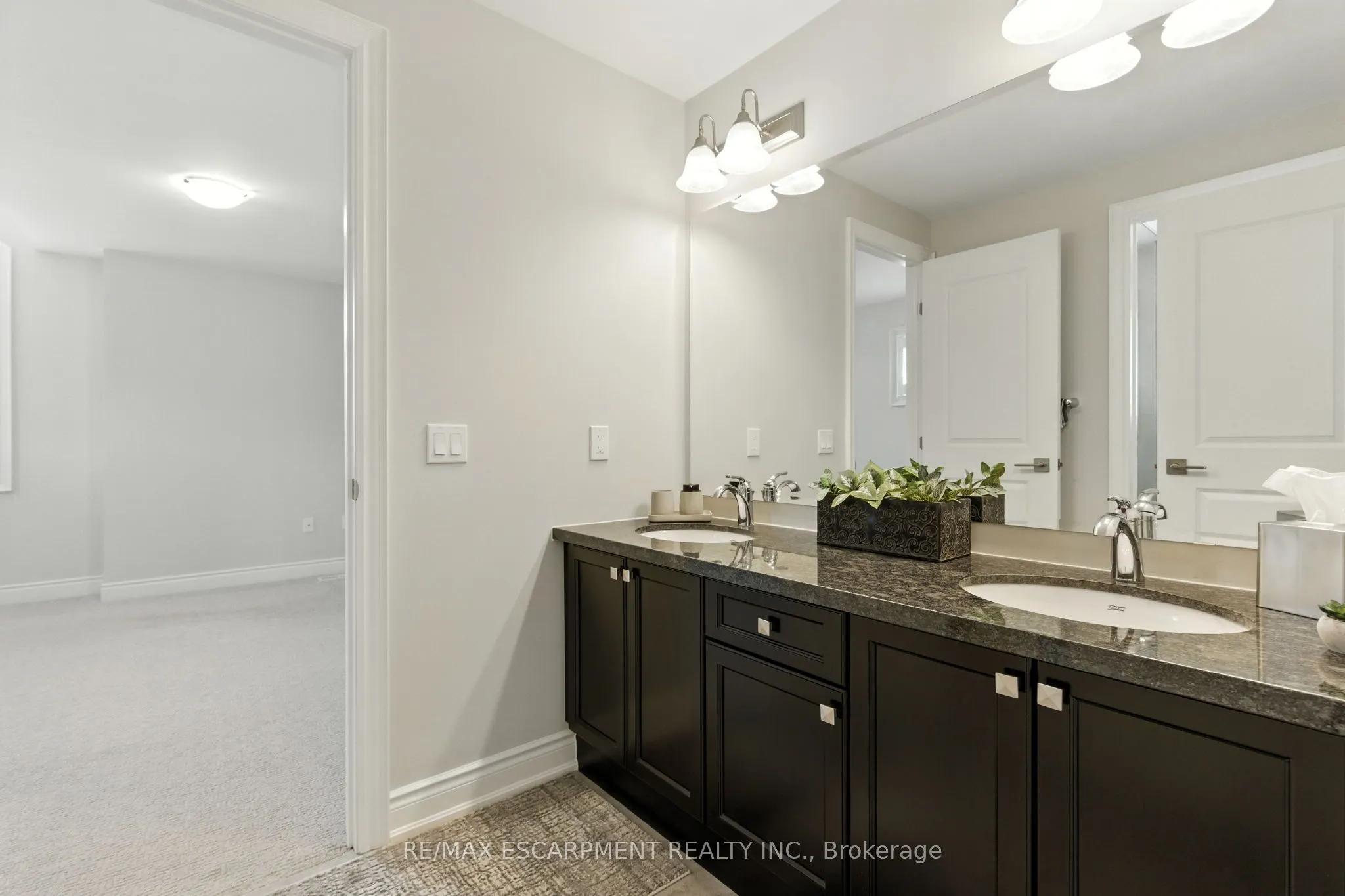 15 Robarts Drive
