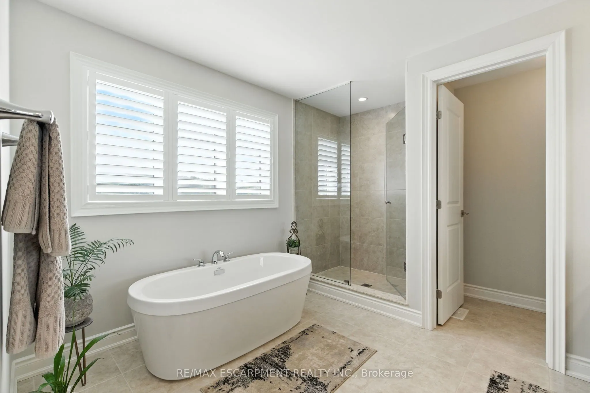 15 Robarts Drive