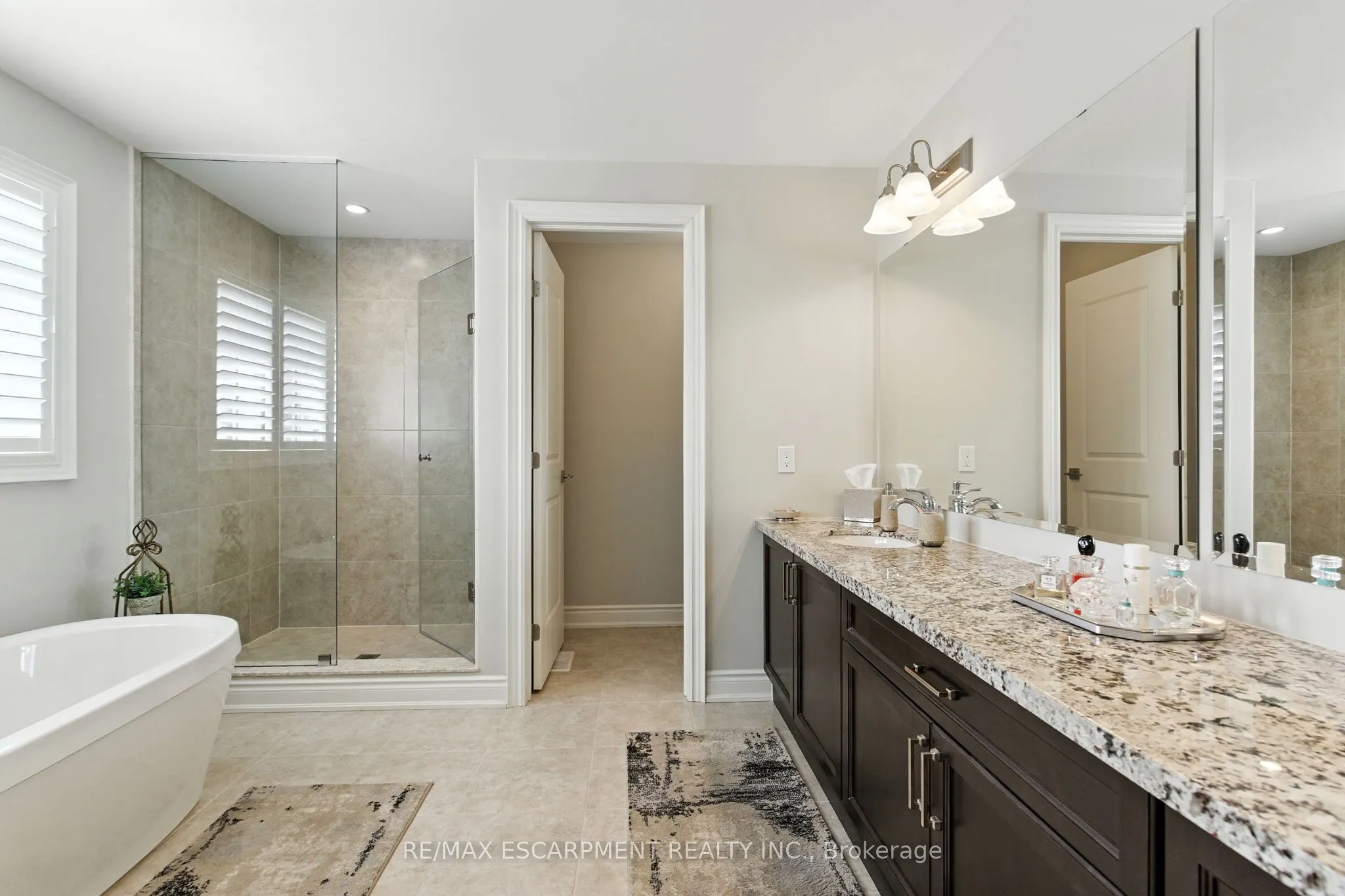 15 Robarts Drive