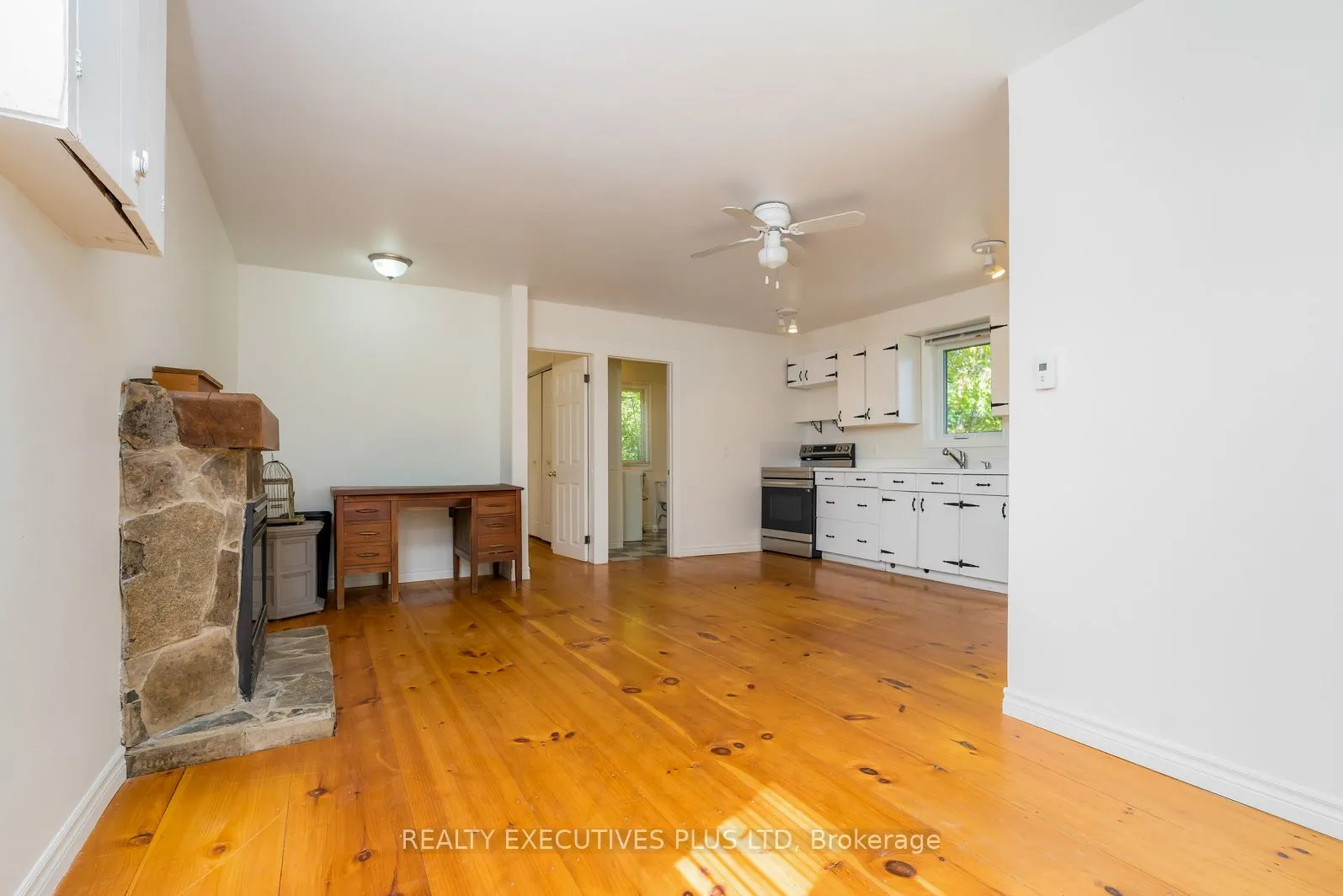 94 Huron Street E