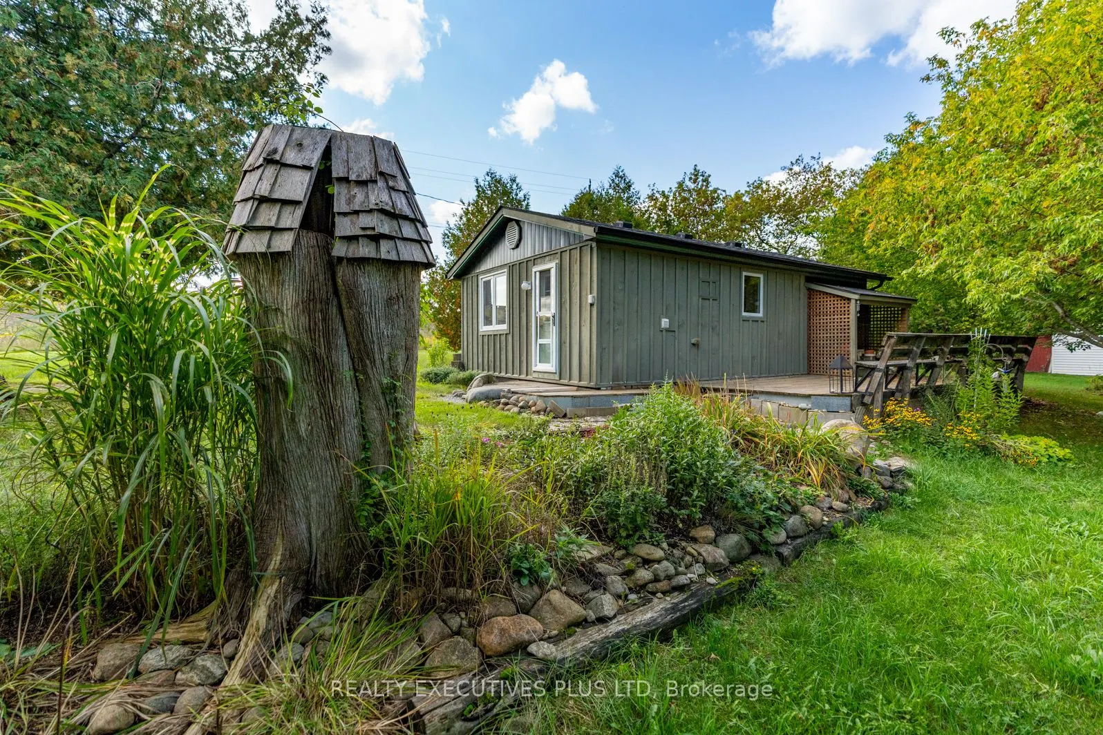94 Huron Street E