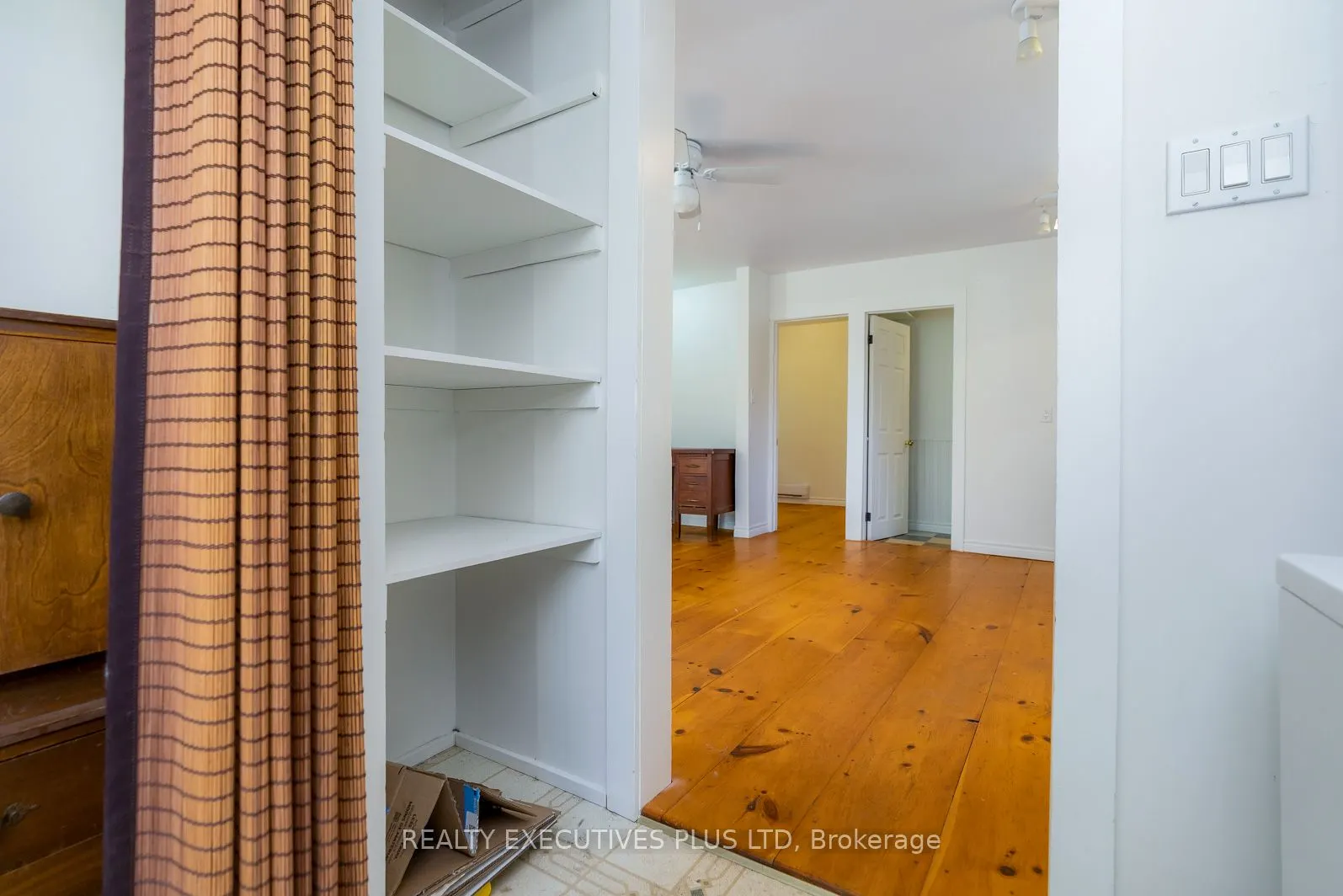 94 Huron Street E
