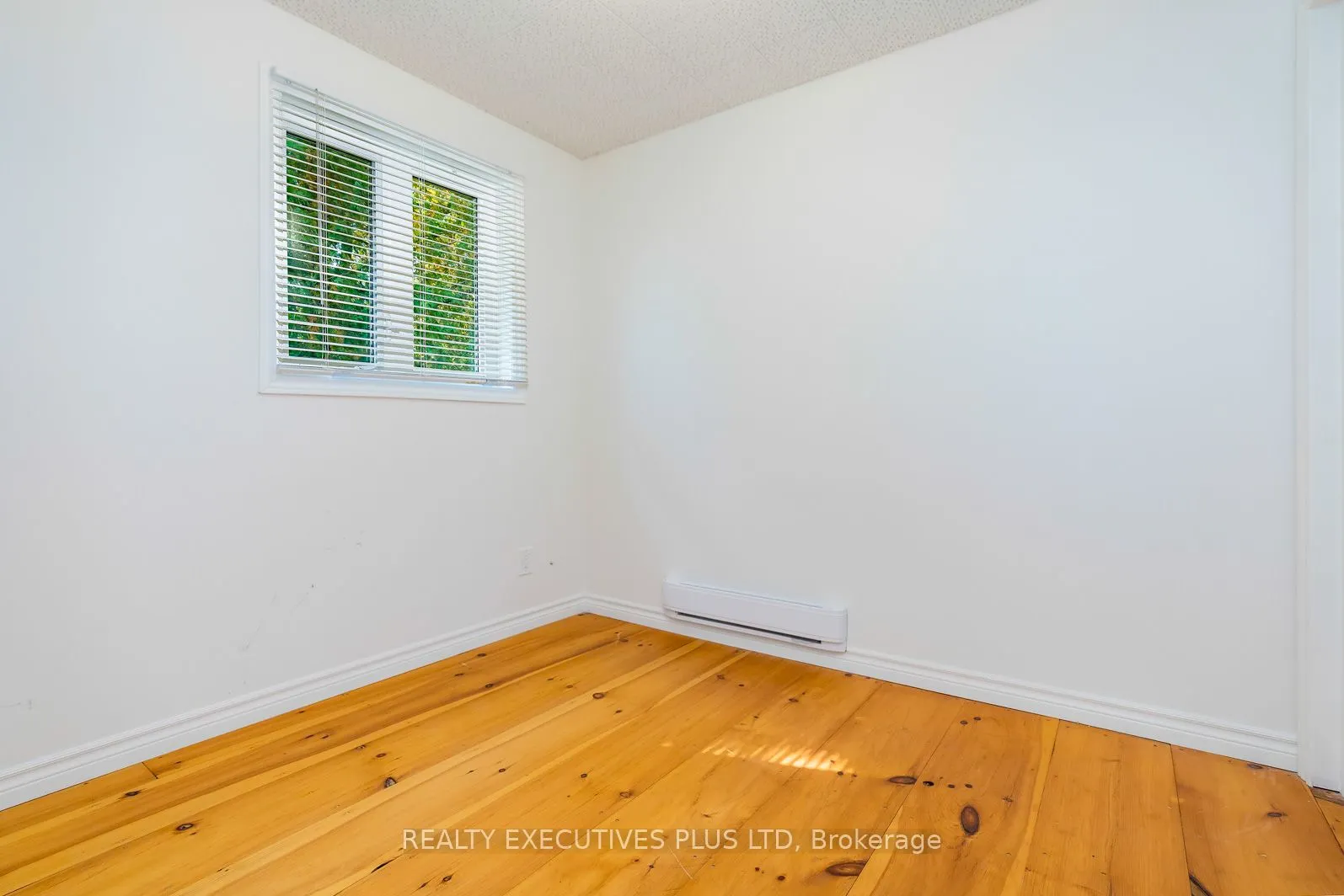 94 Huron Street E