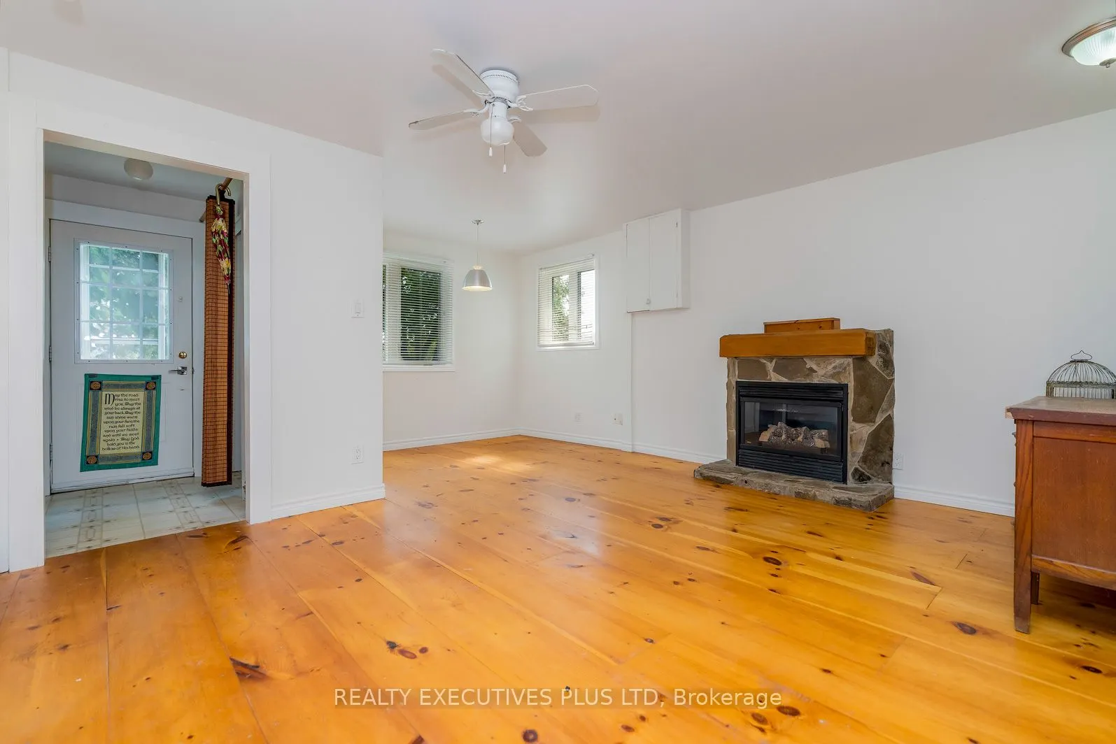 94 Huron Street E