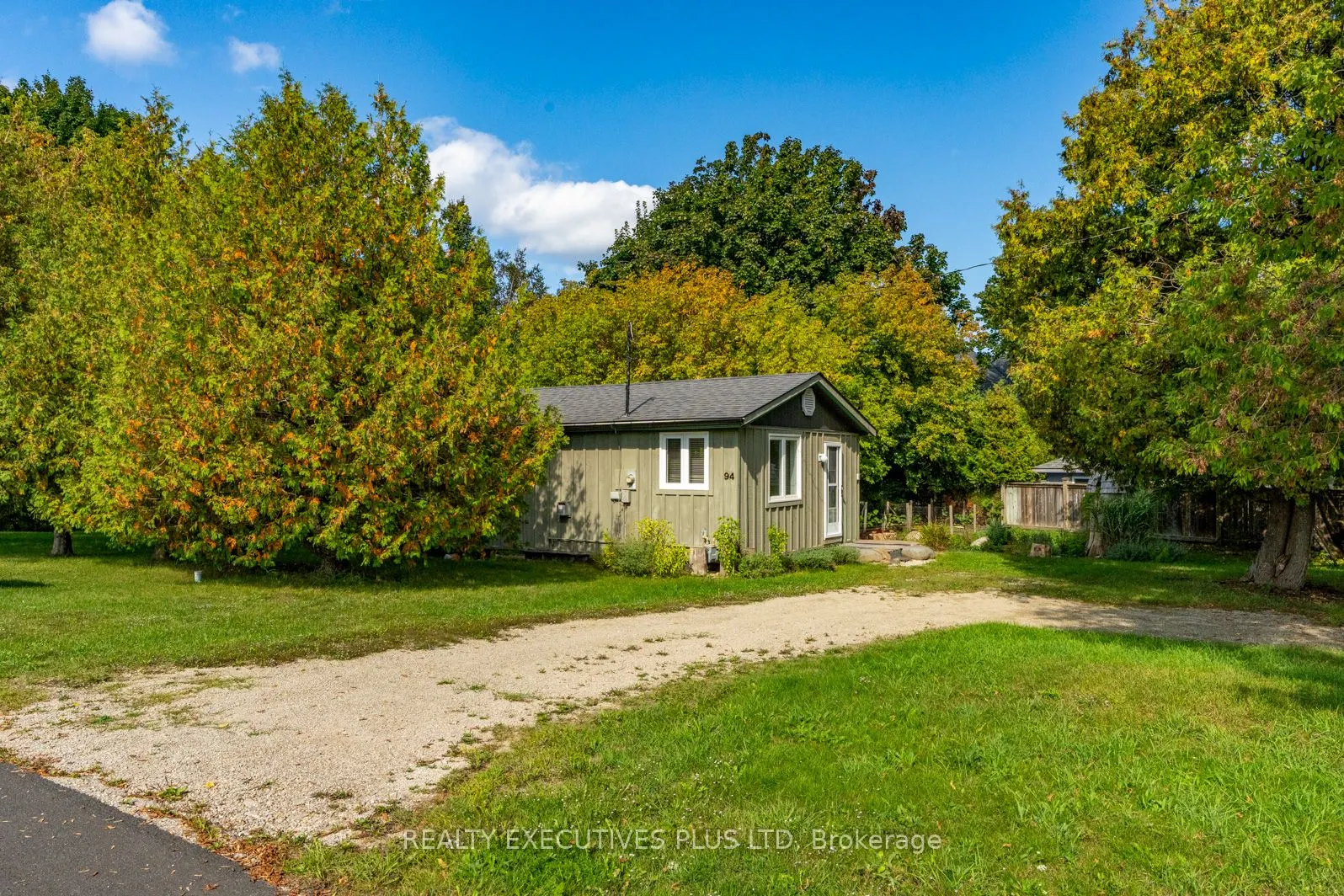 94 Huron Street E