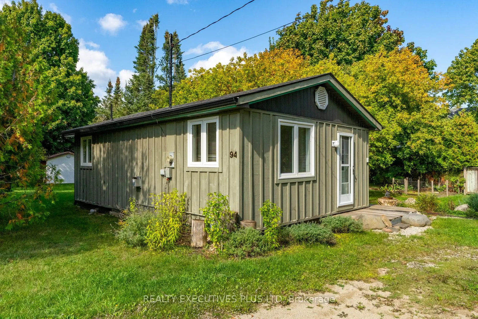 94 Huron Street E