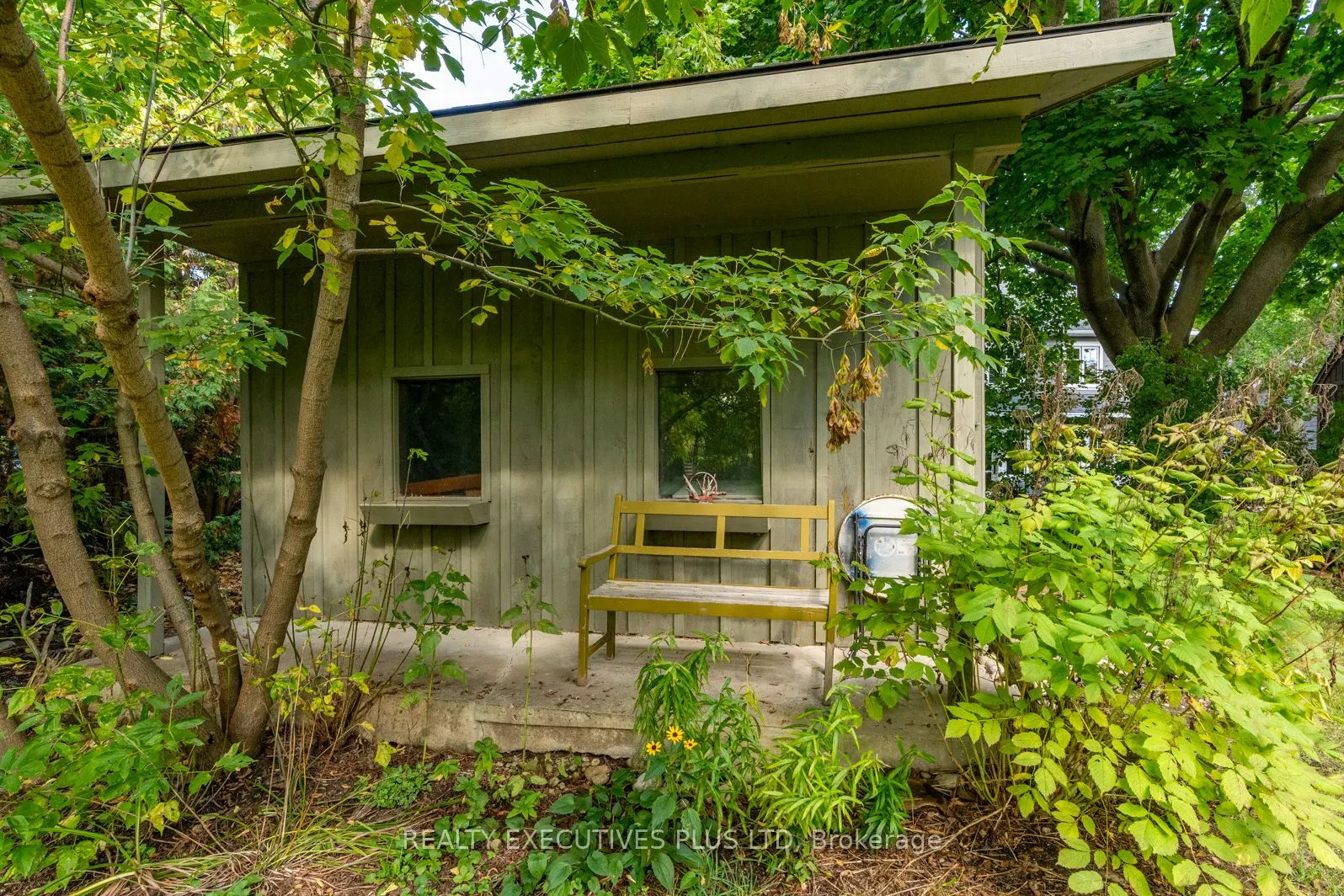 94 Huron Street E