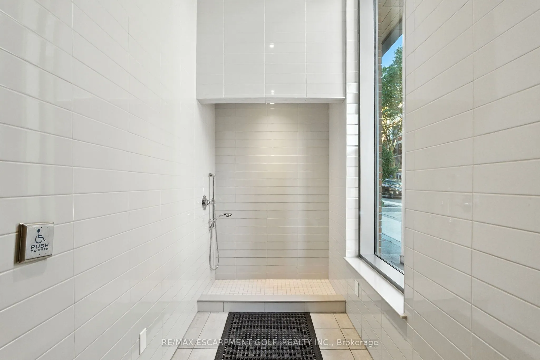 212 King William Street, #1209
