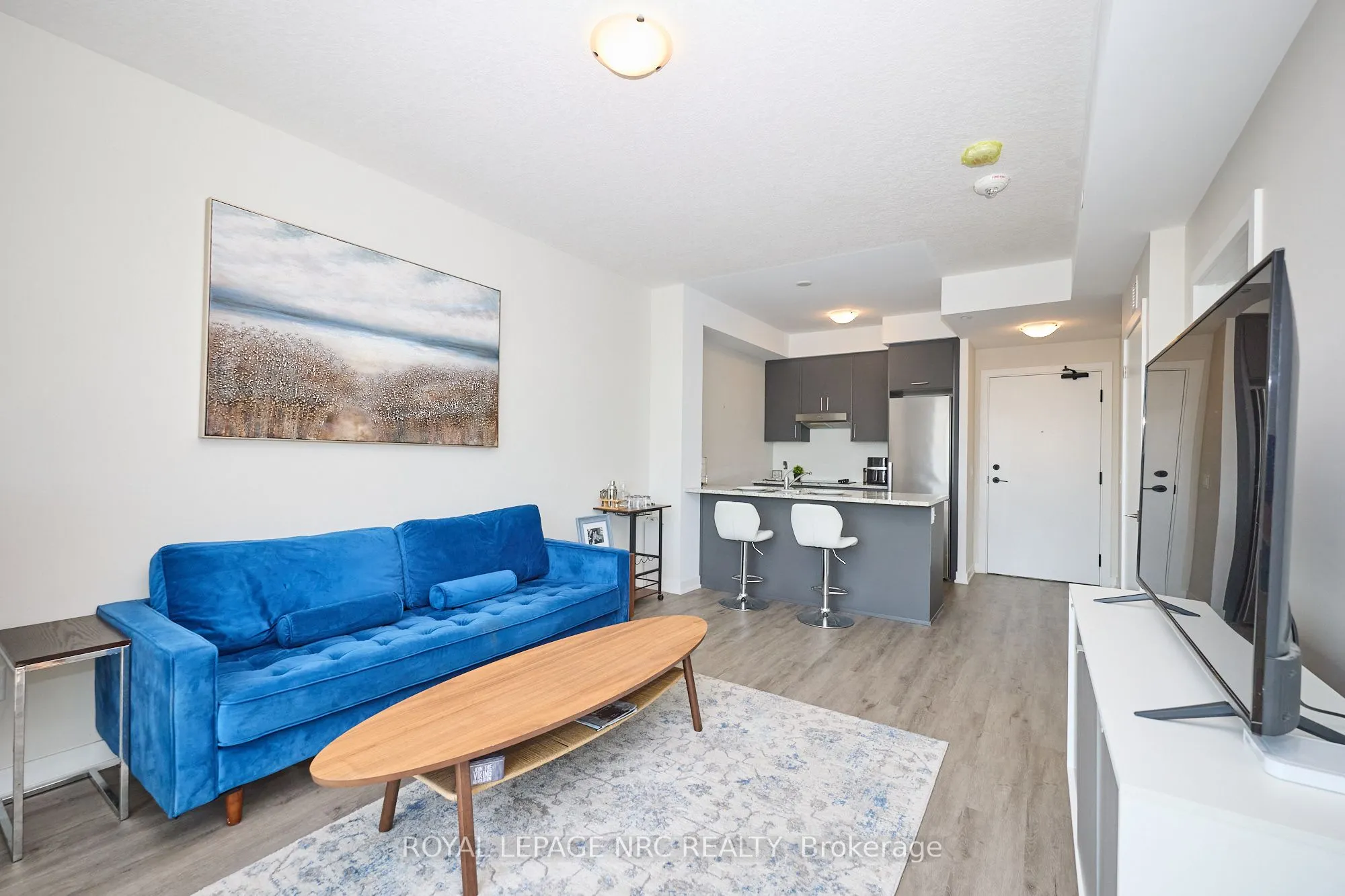 600 North Service Road, #221