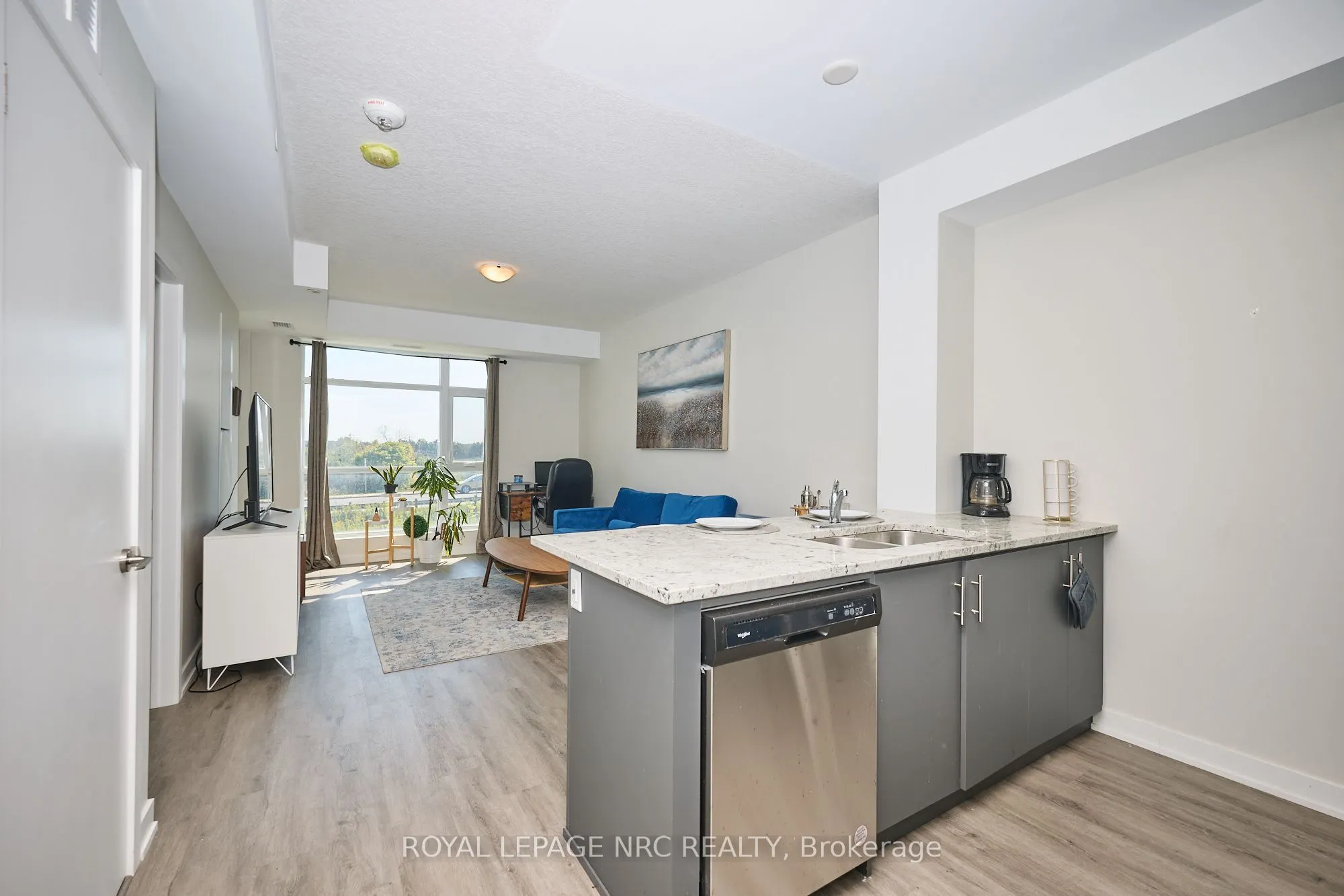 600 North Service Road, #221
