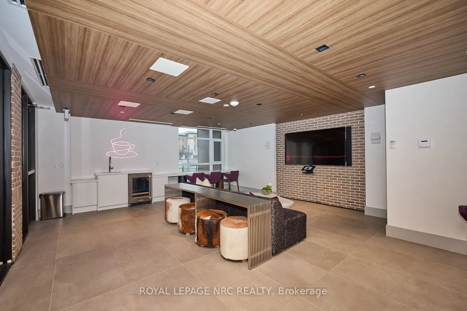 600 North Service Road, #221