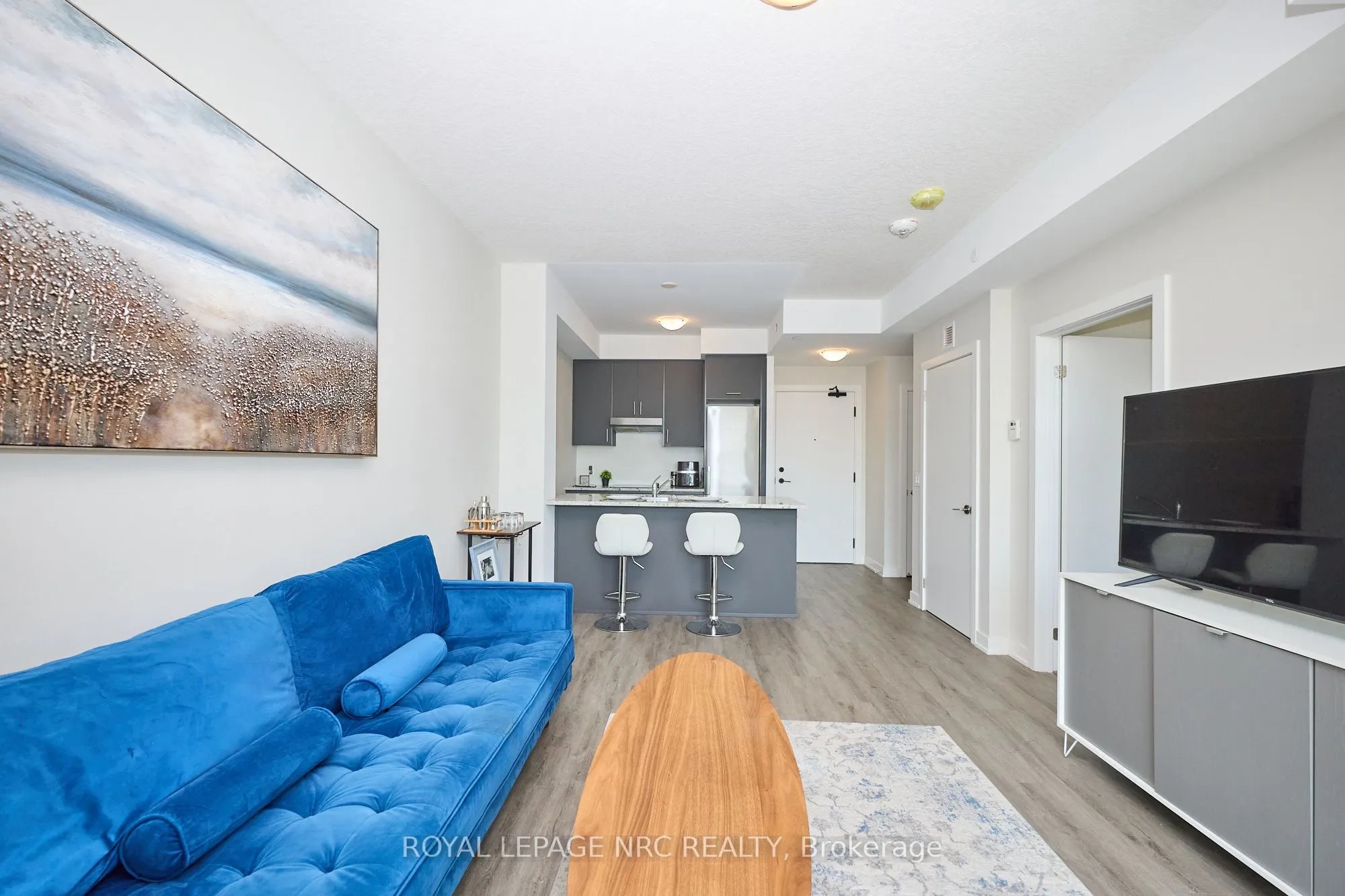 600 North Service Road, #221