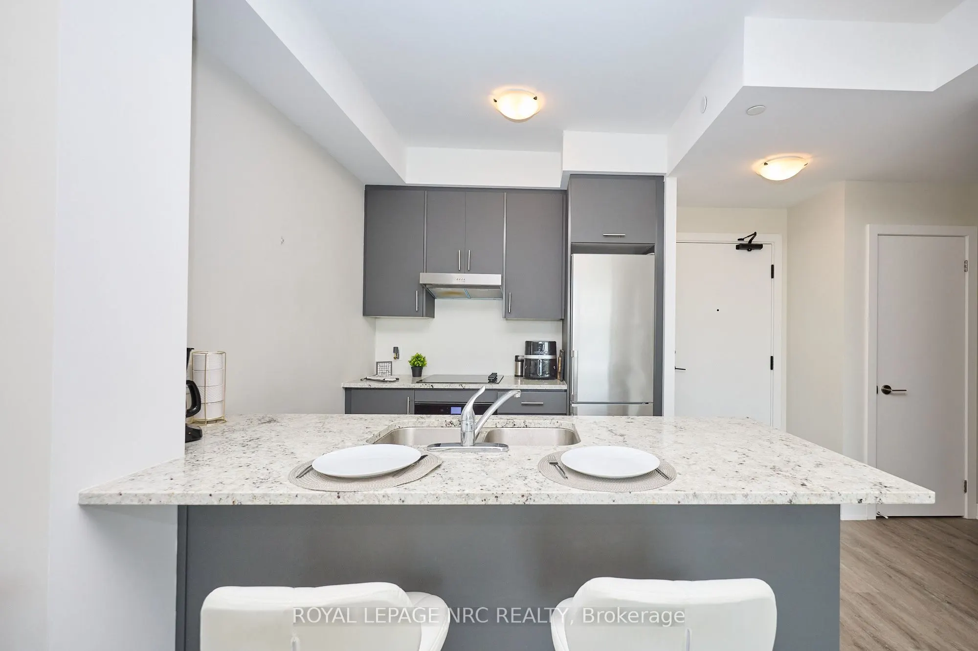 600 North Service Road, #221