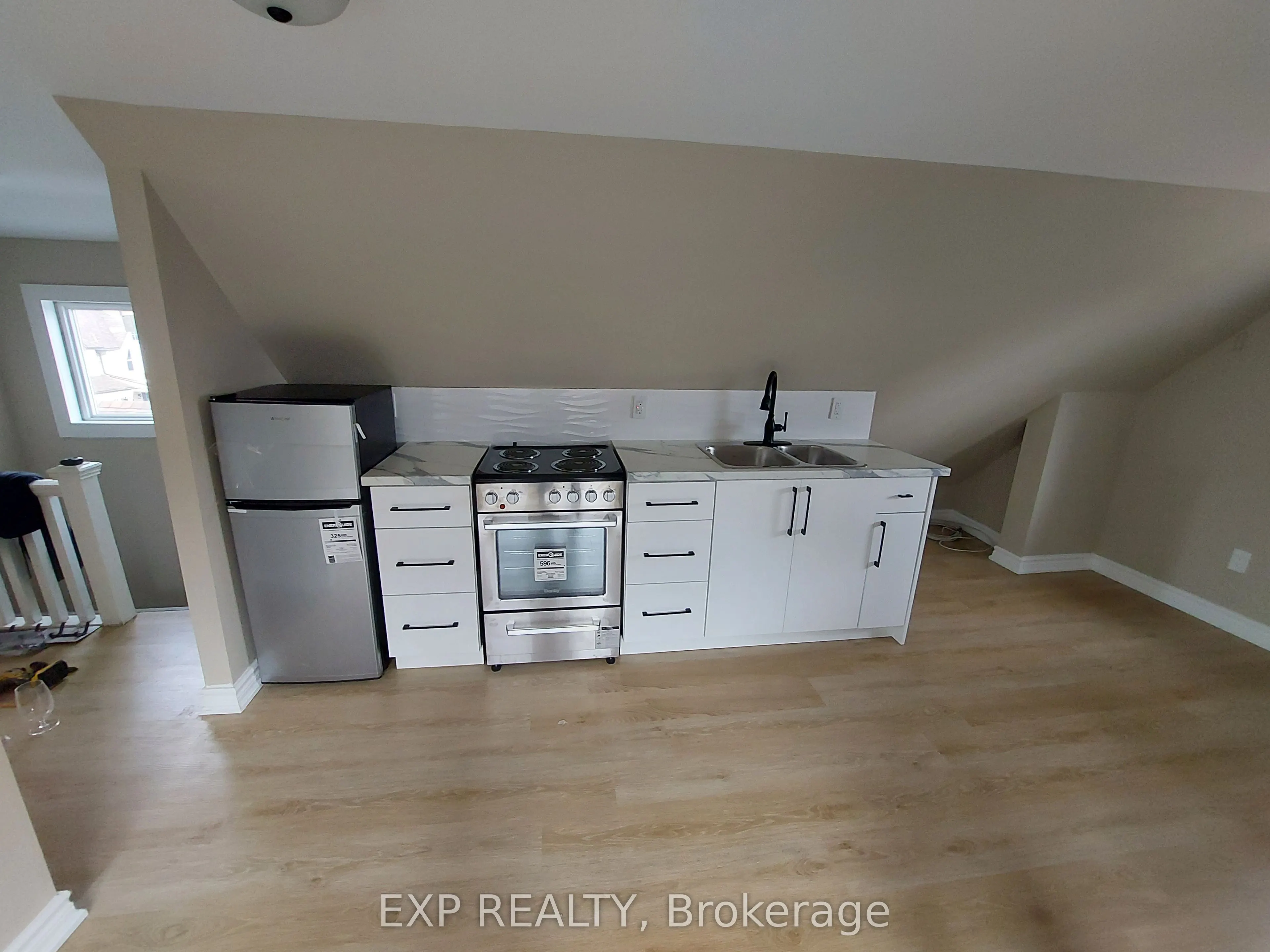 148 Gibson Avenue, #LOFT