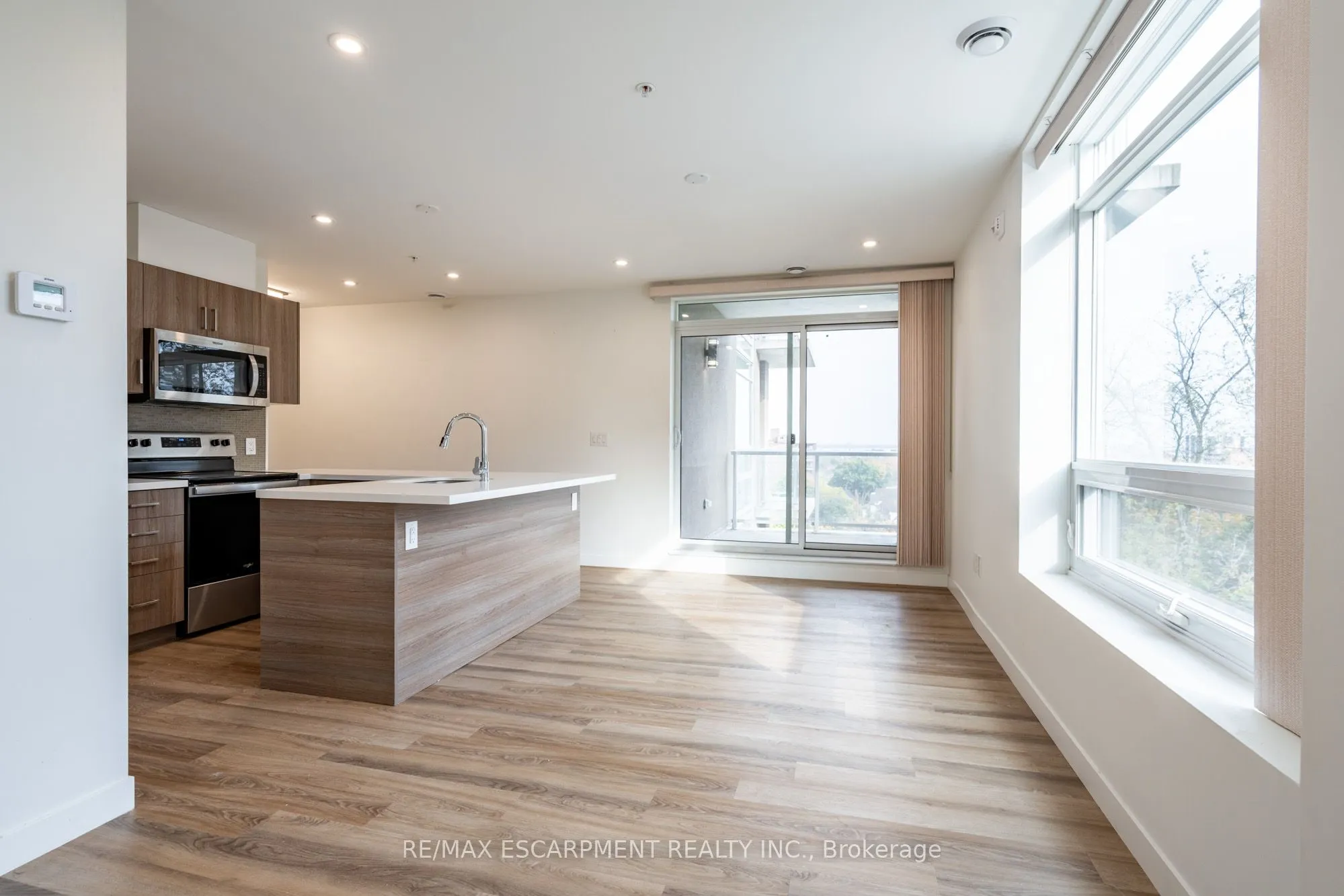 467 Charlton Avenue E, #308