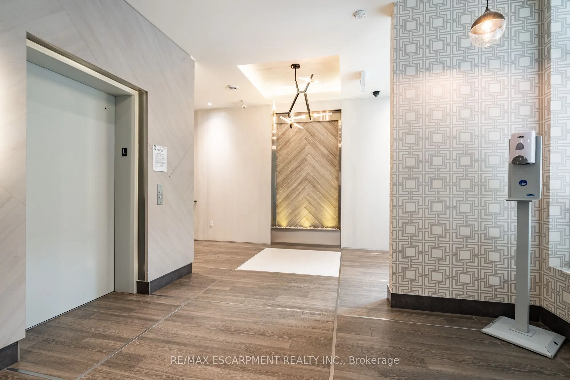 467 Charlton Avenue E, #308