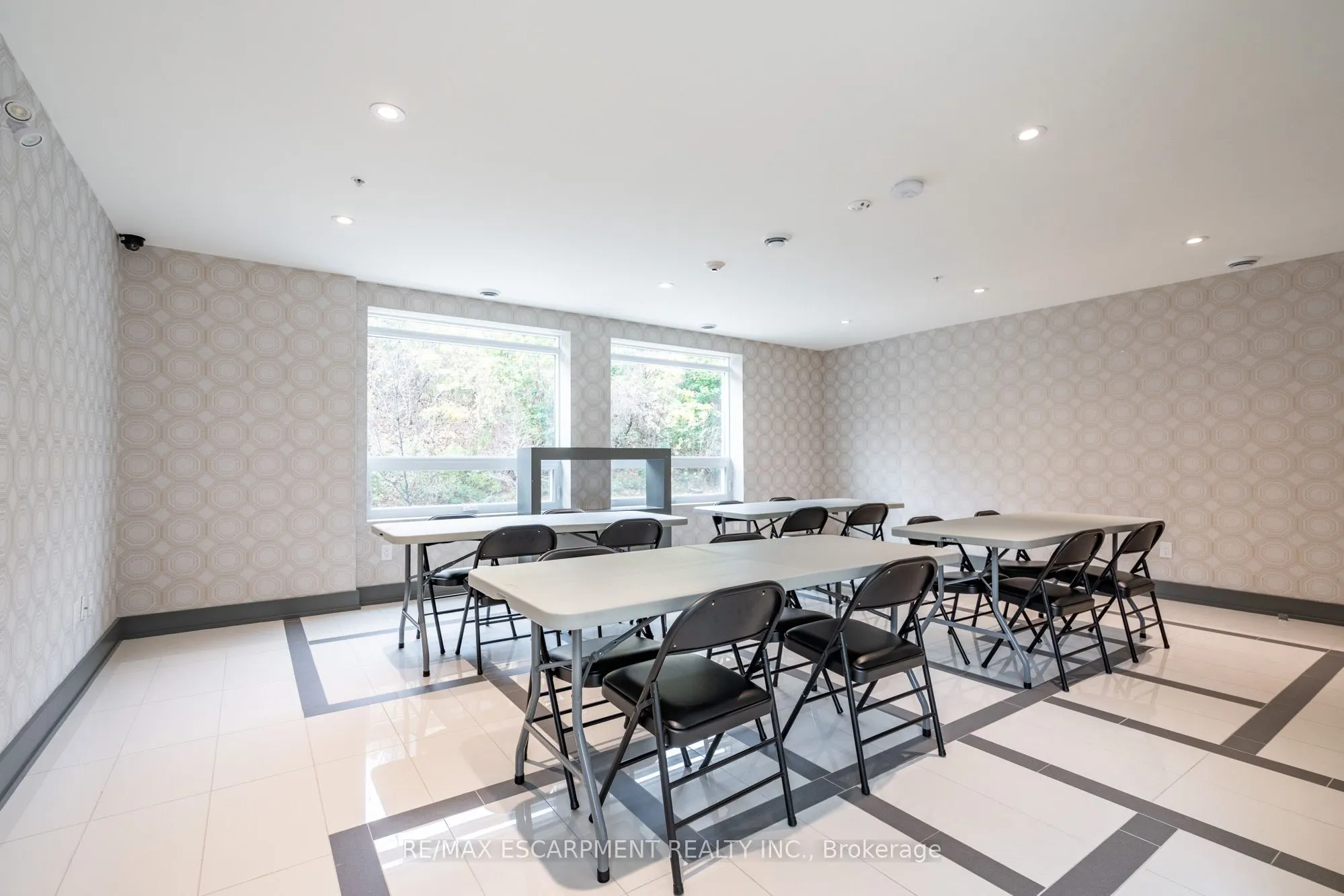 467 Charlton Avenue E, #308
