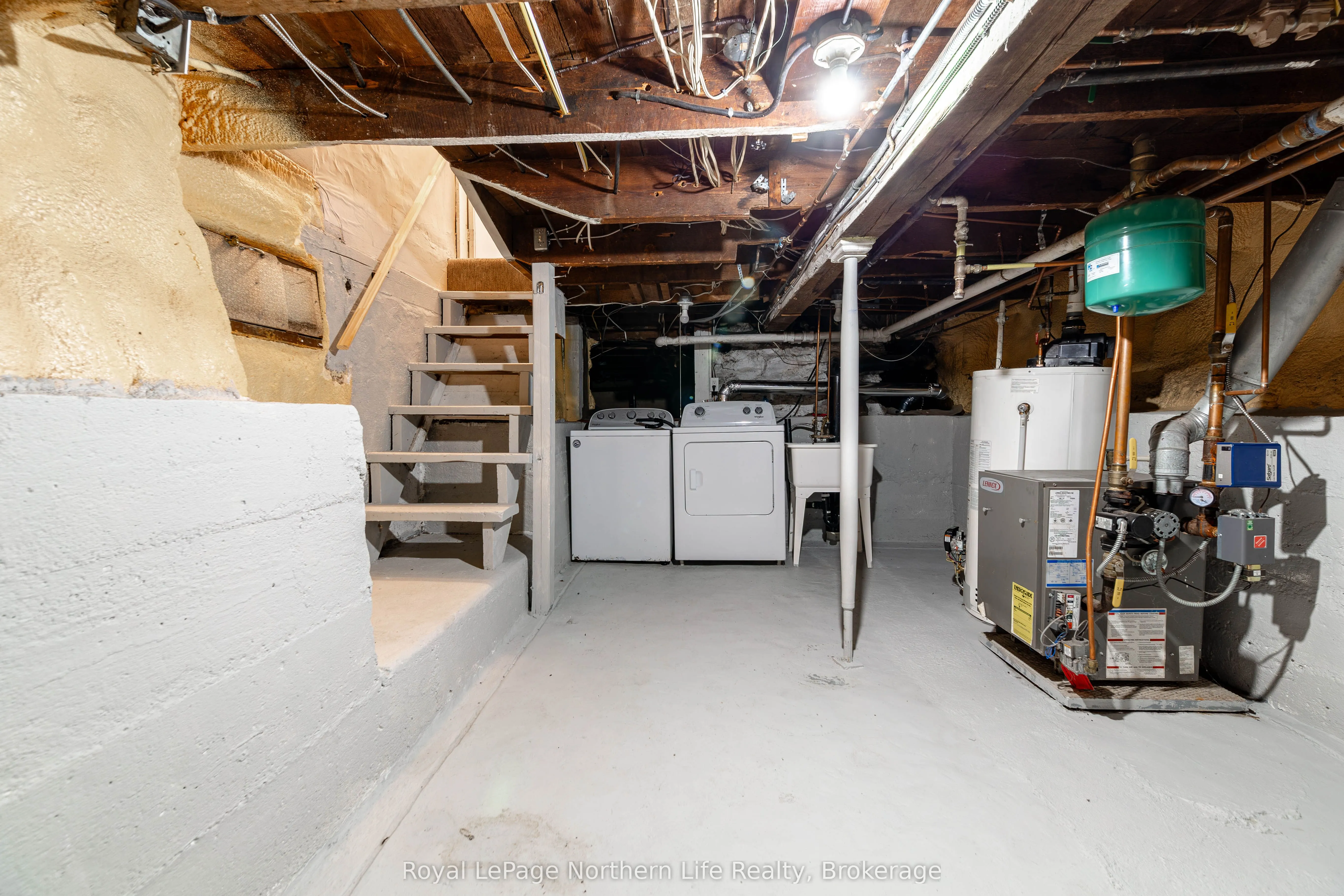 360 Worthington Street W