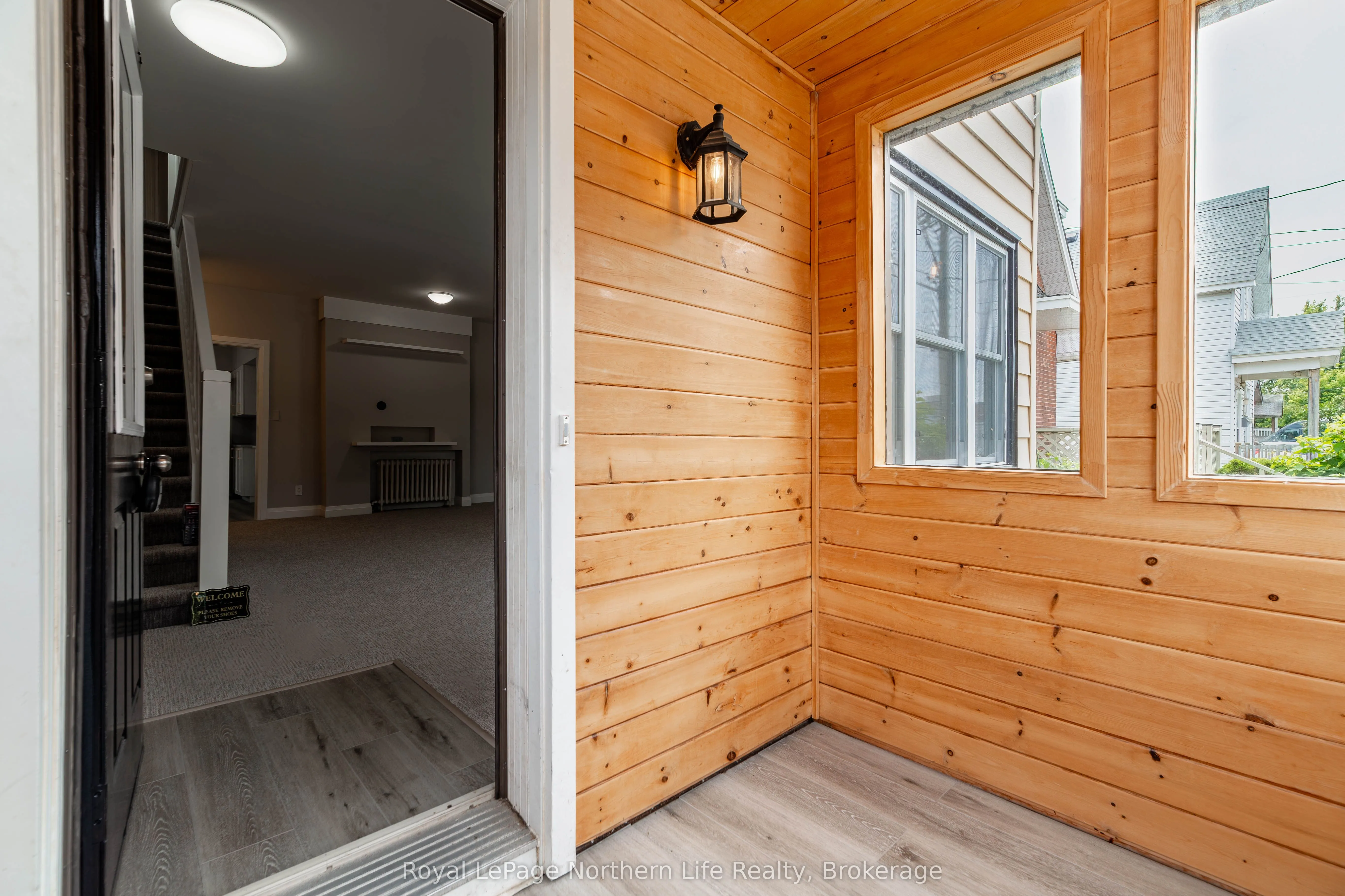 360 Worthington Street W