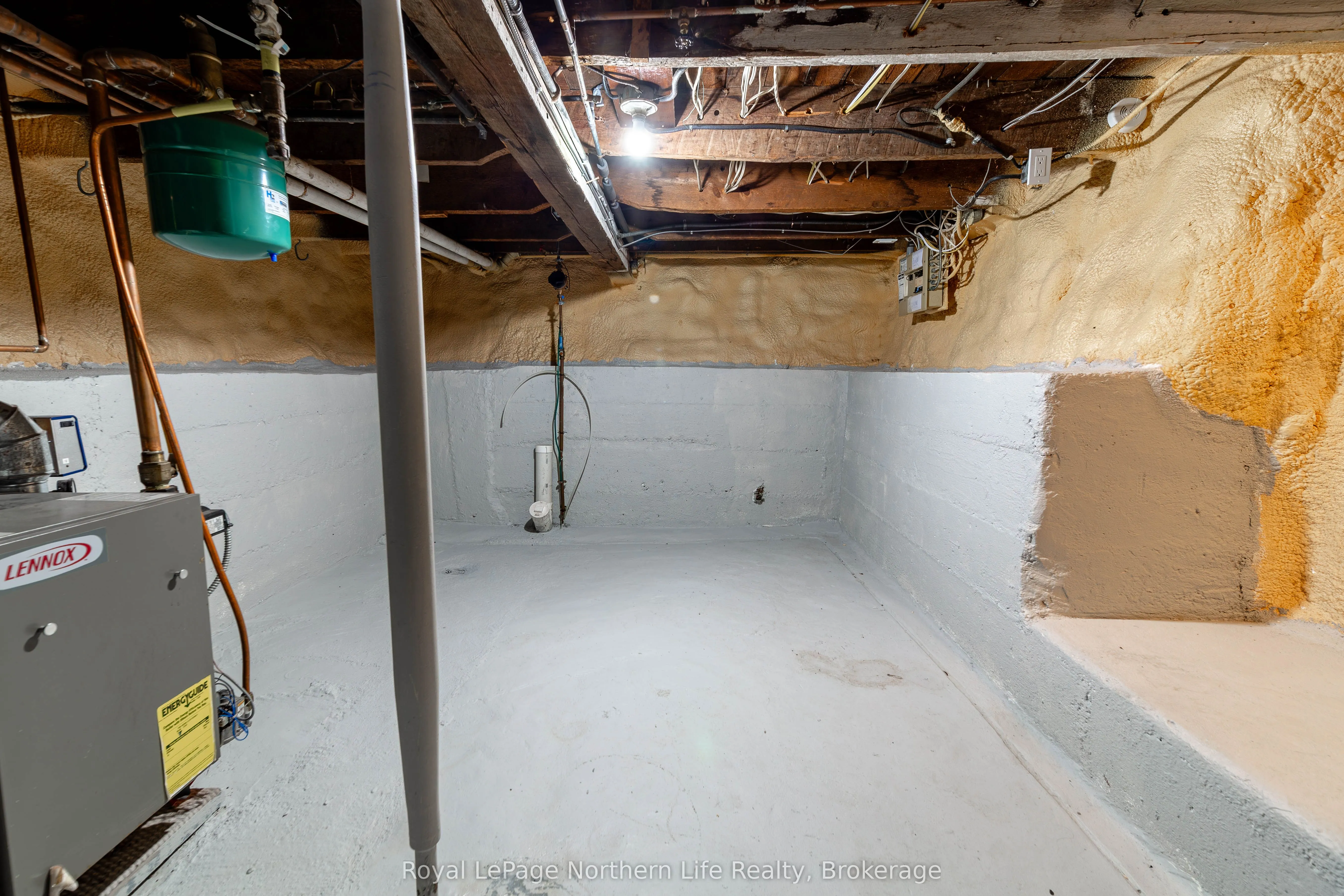 360 Worthington Street W