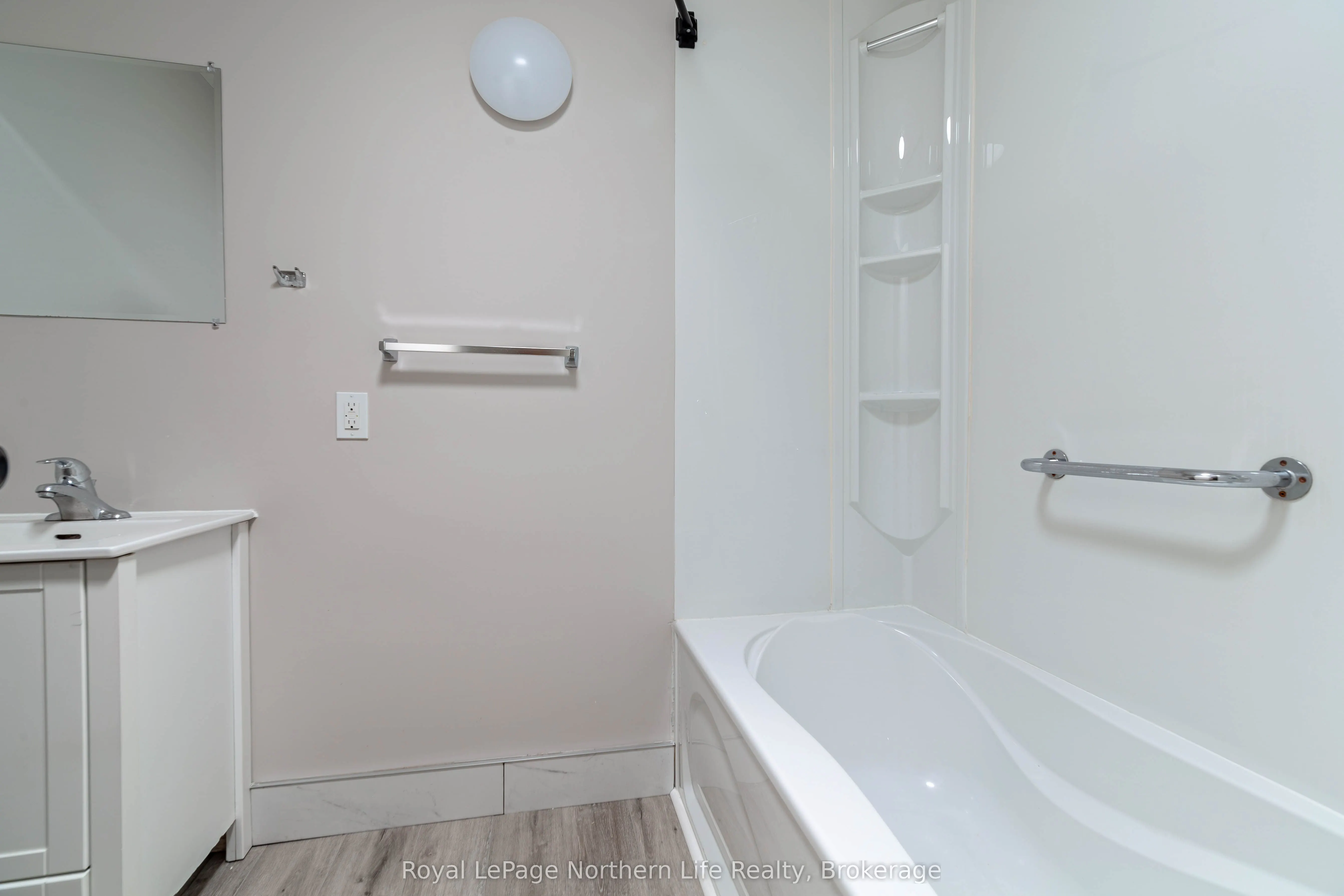 360 Worthington Street W