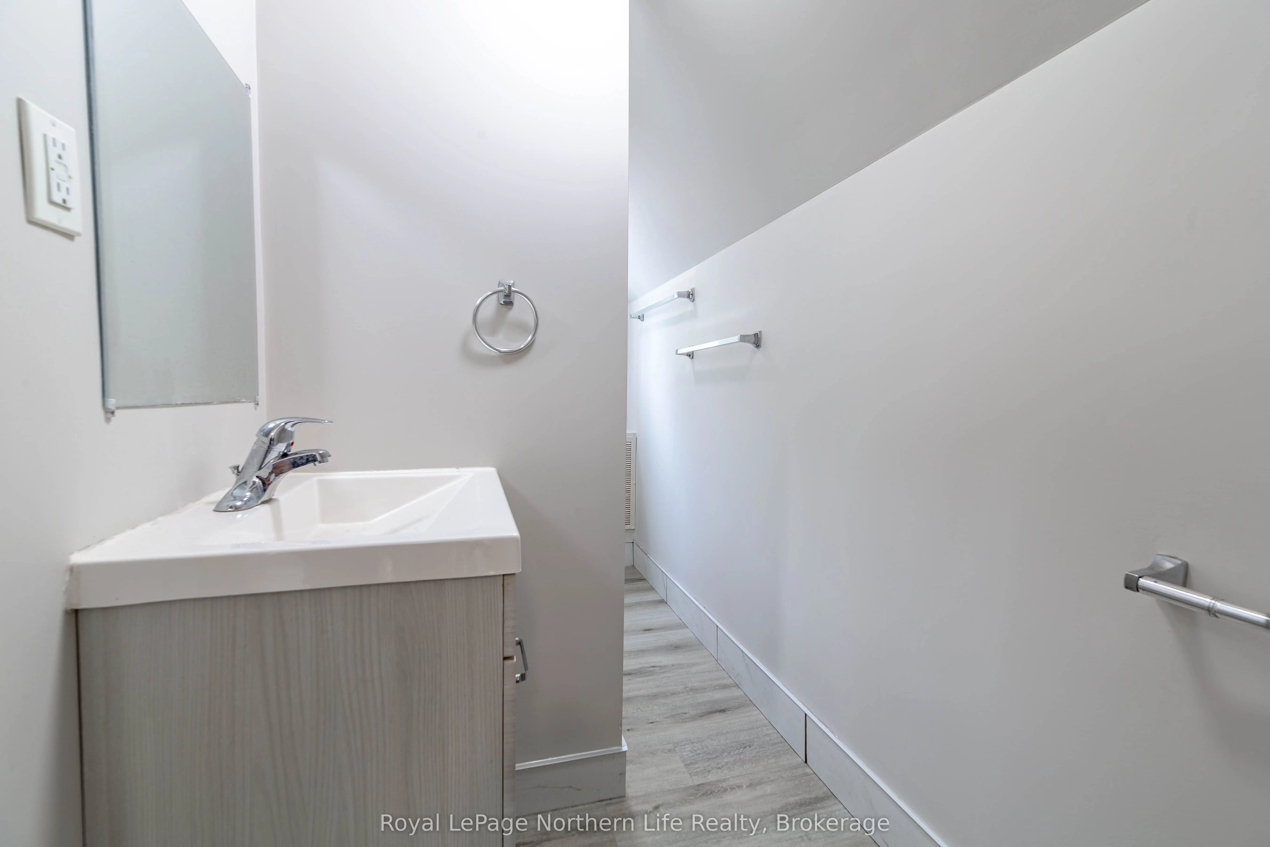 360 Worthington Street W
