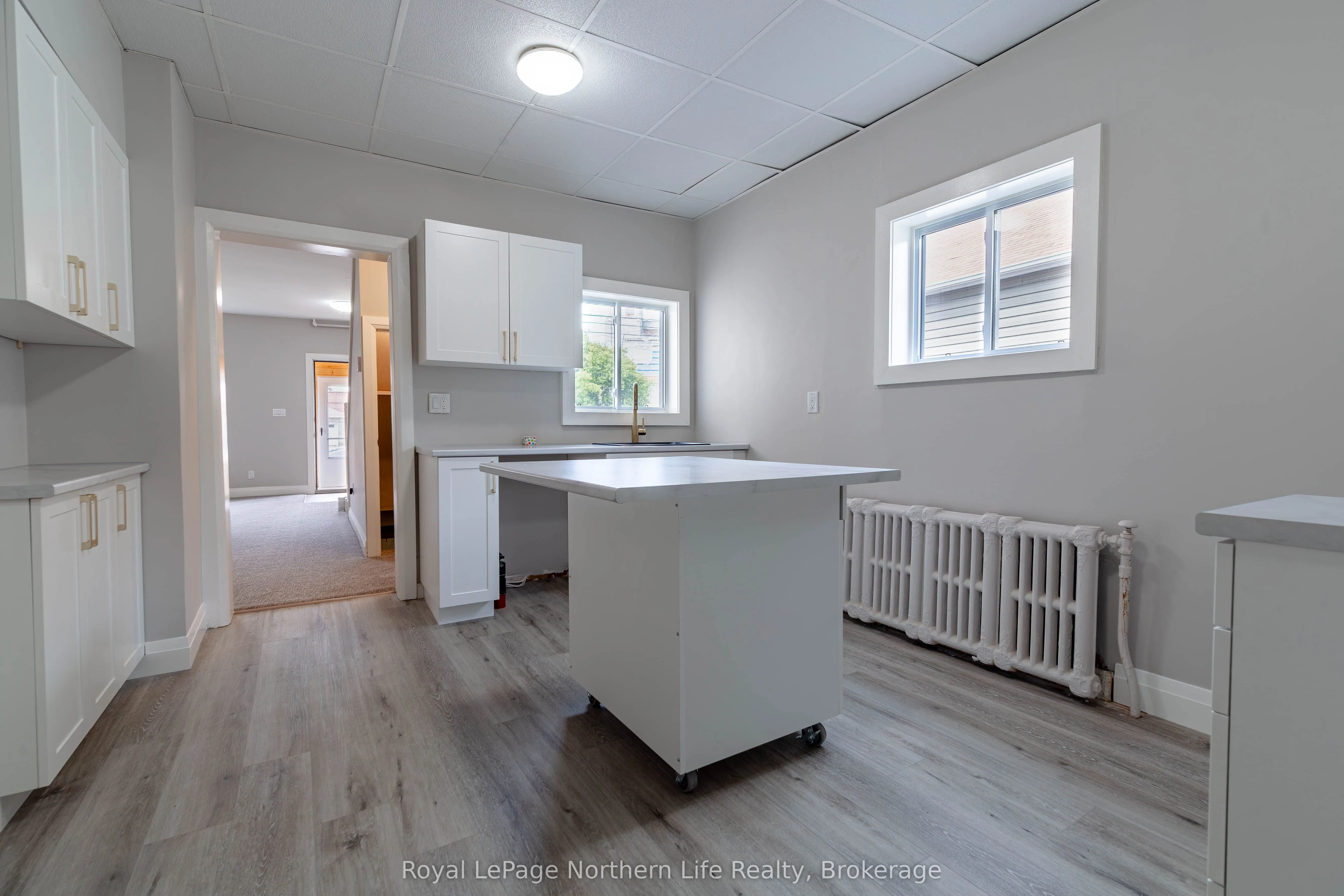 360 Worthington Street W