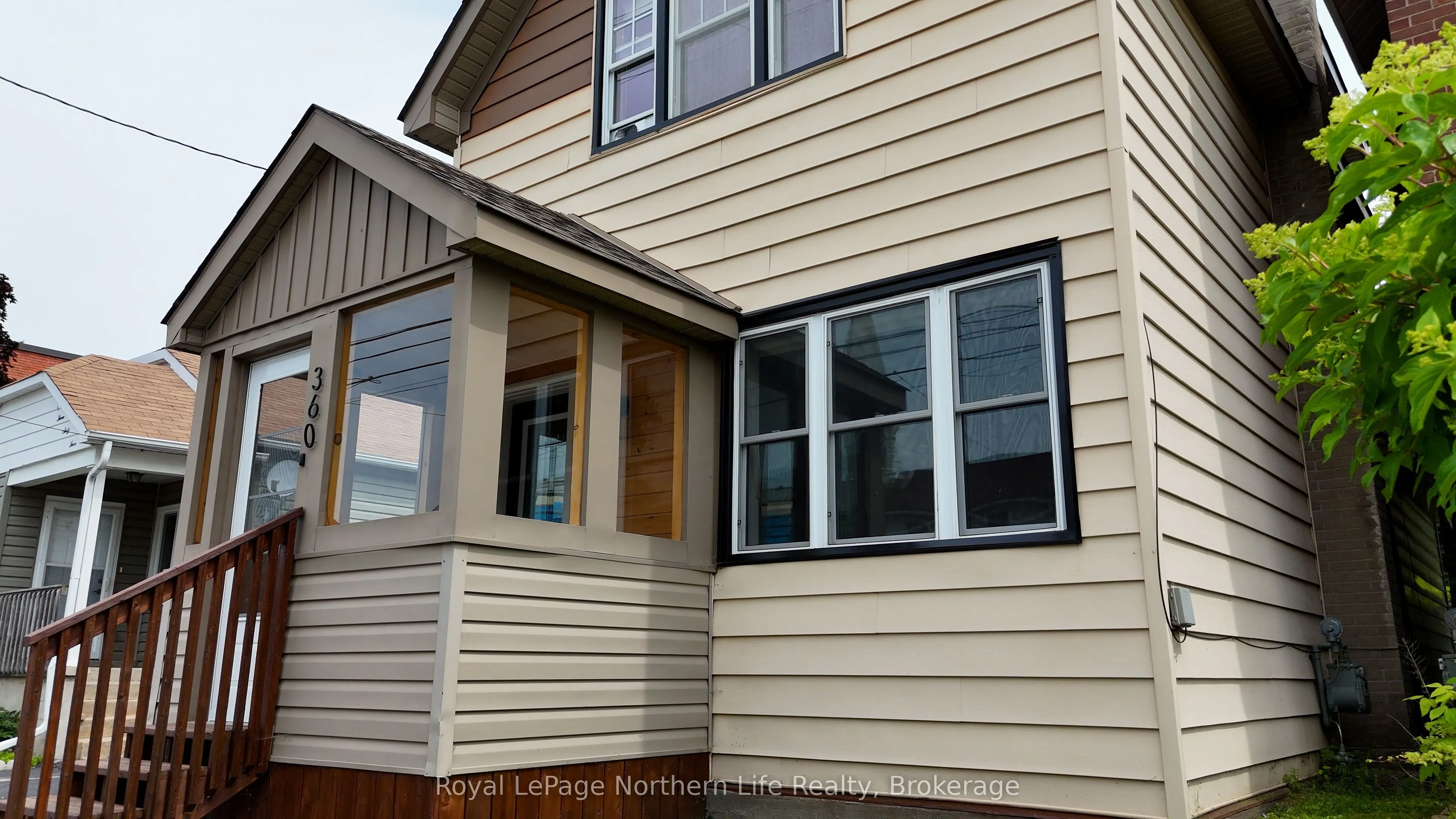 360 Worthington Street W