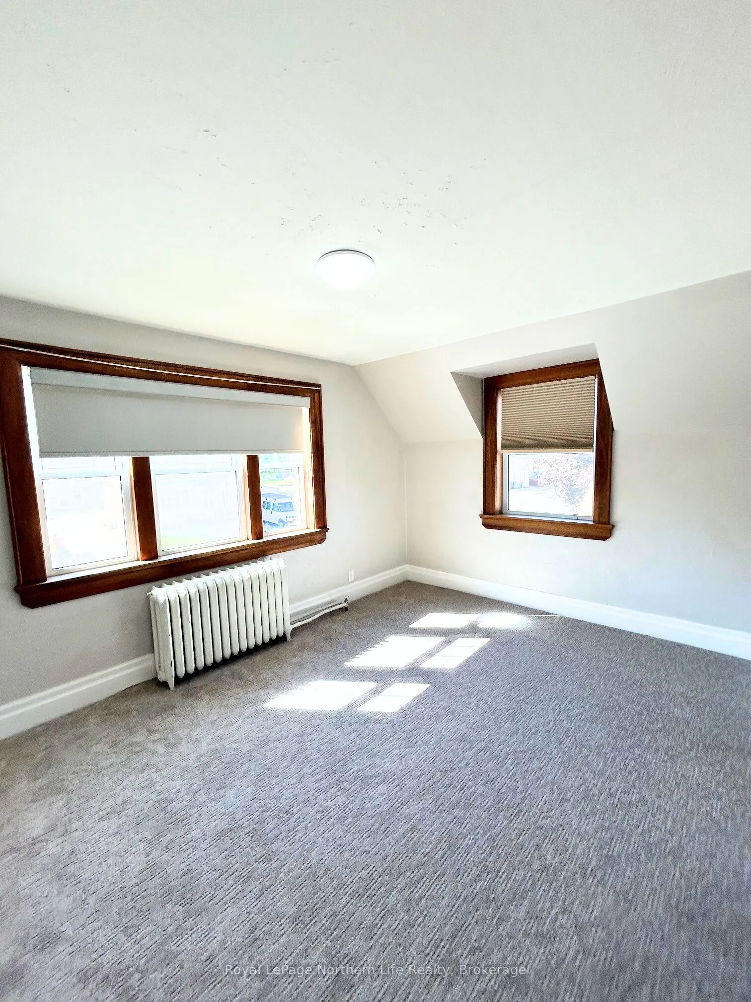 360 Worthington Street W