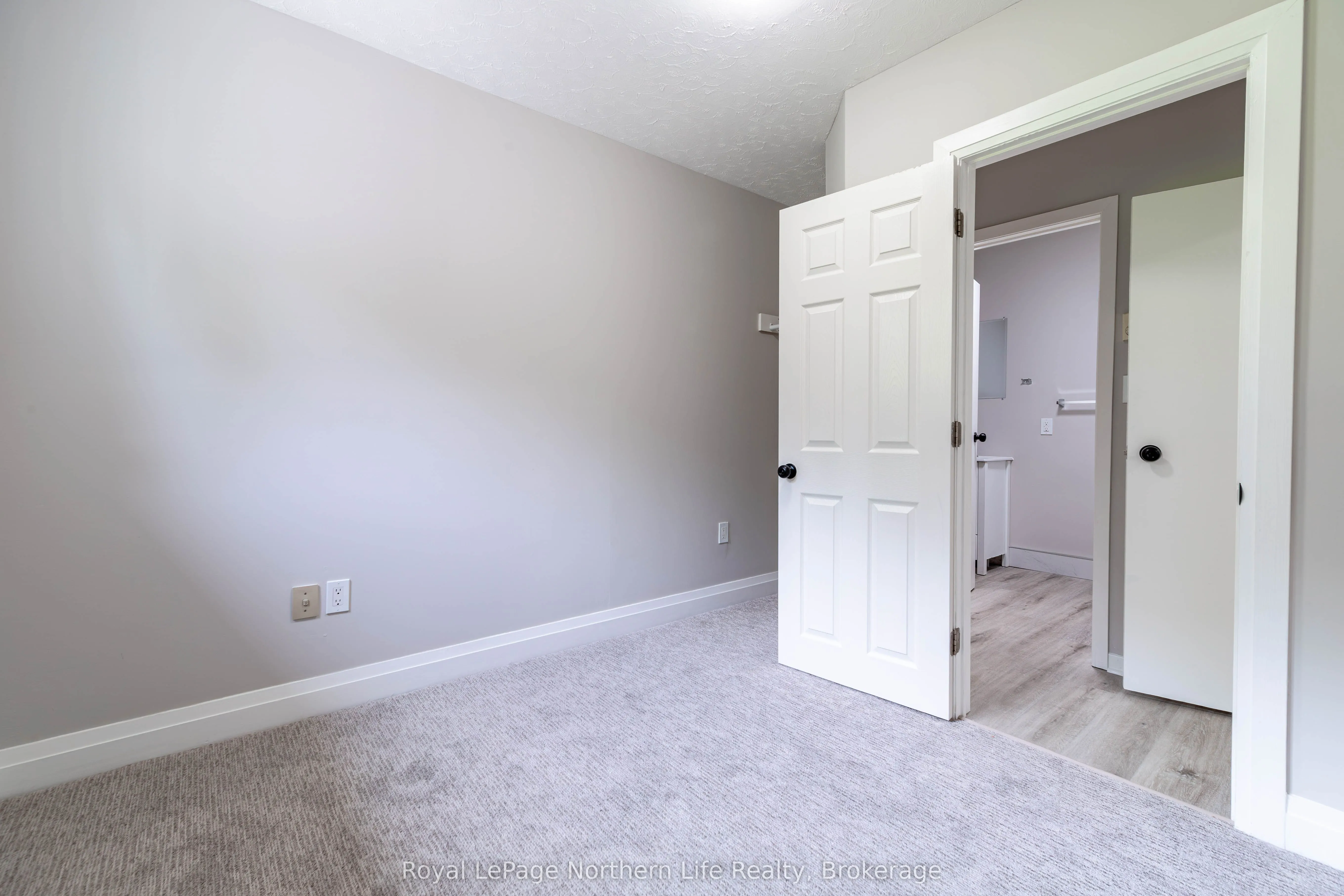 360 Worthington Street W