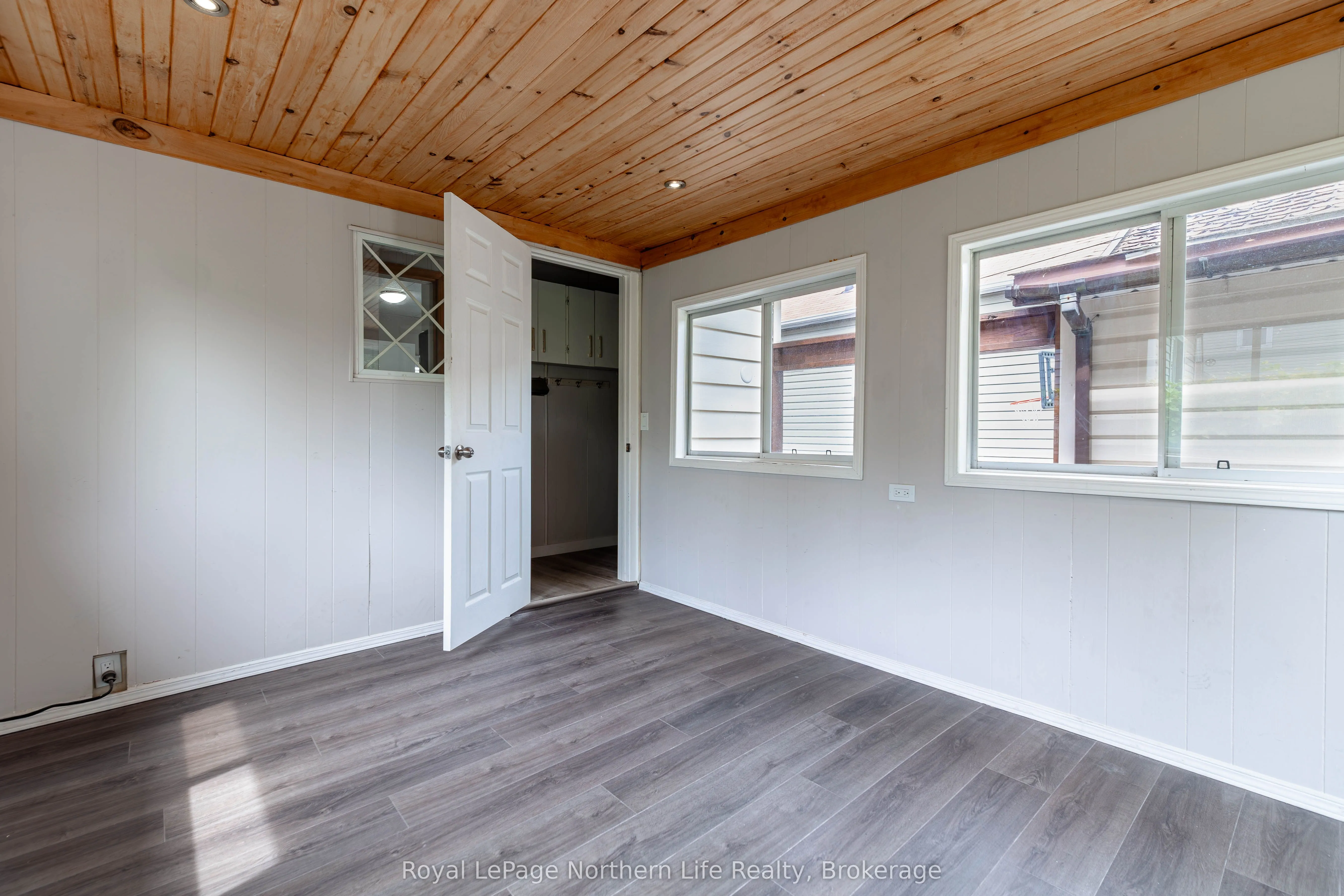 360 Worthington Street W