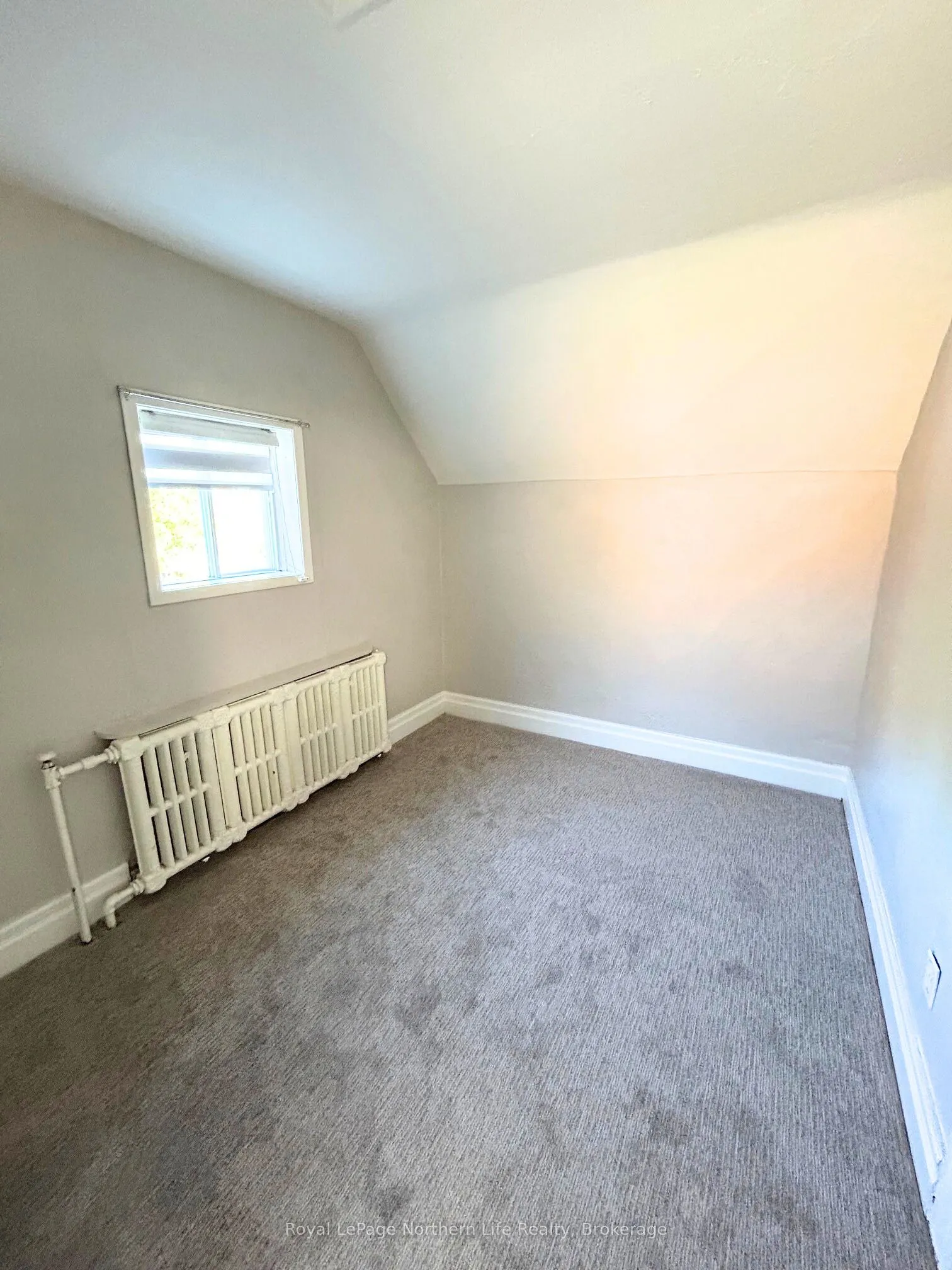 360 Worthington Street W