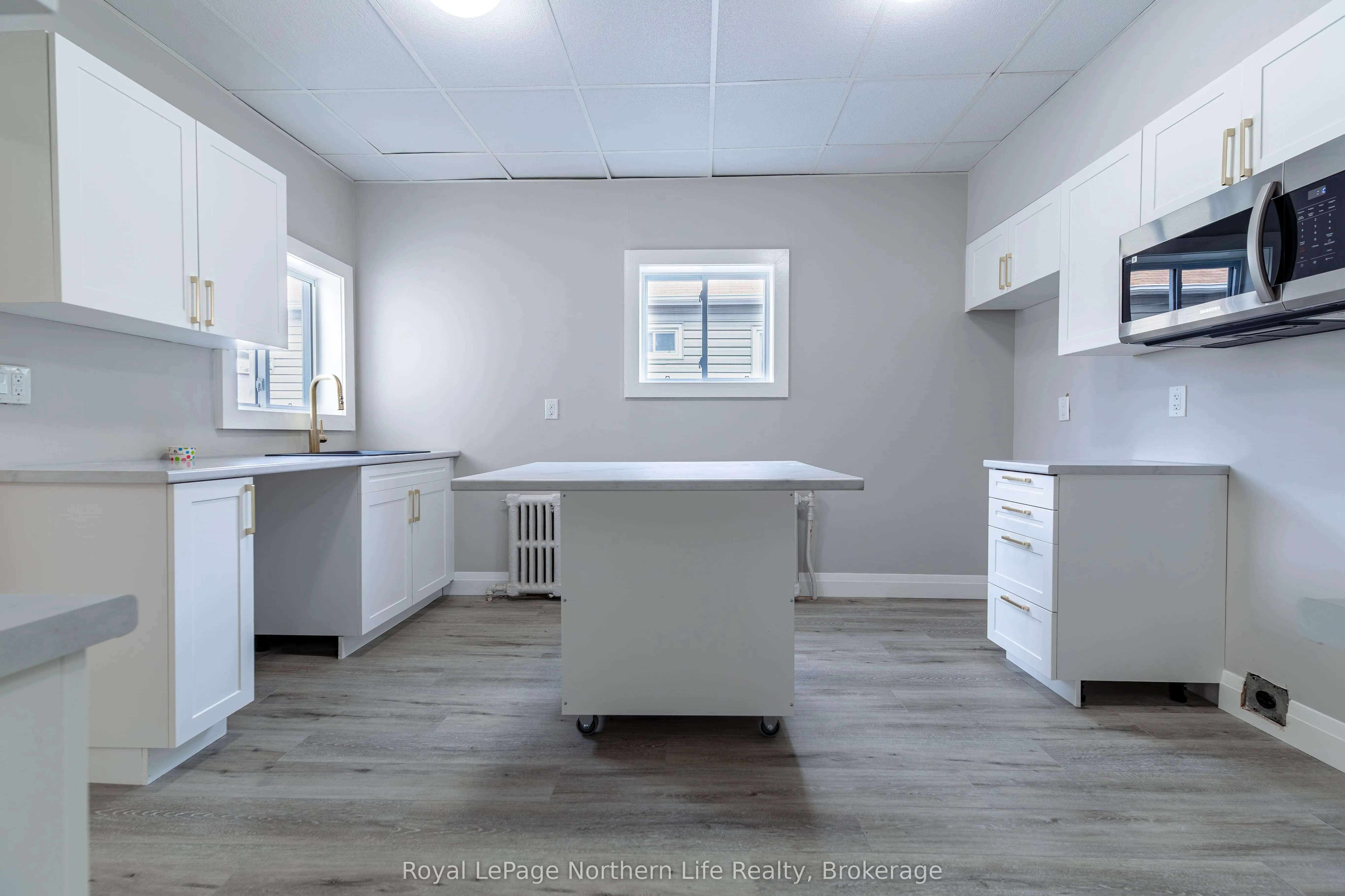 360 Worthington Street W