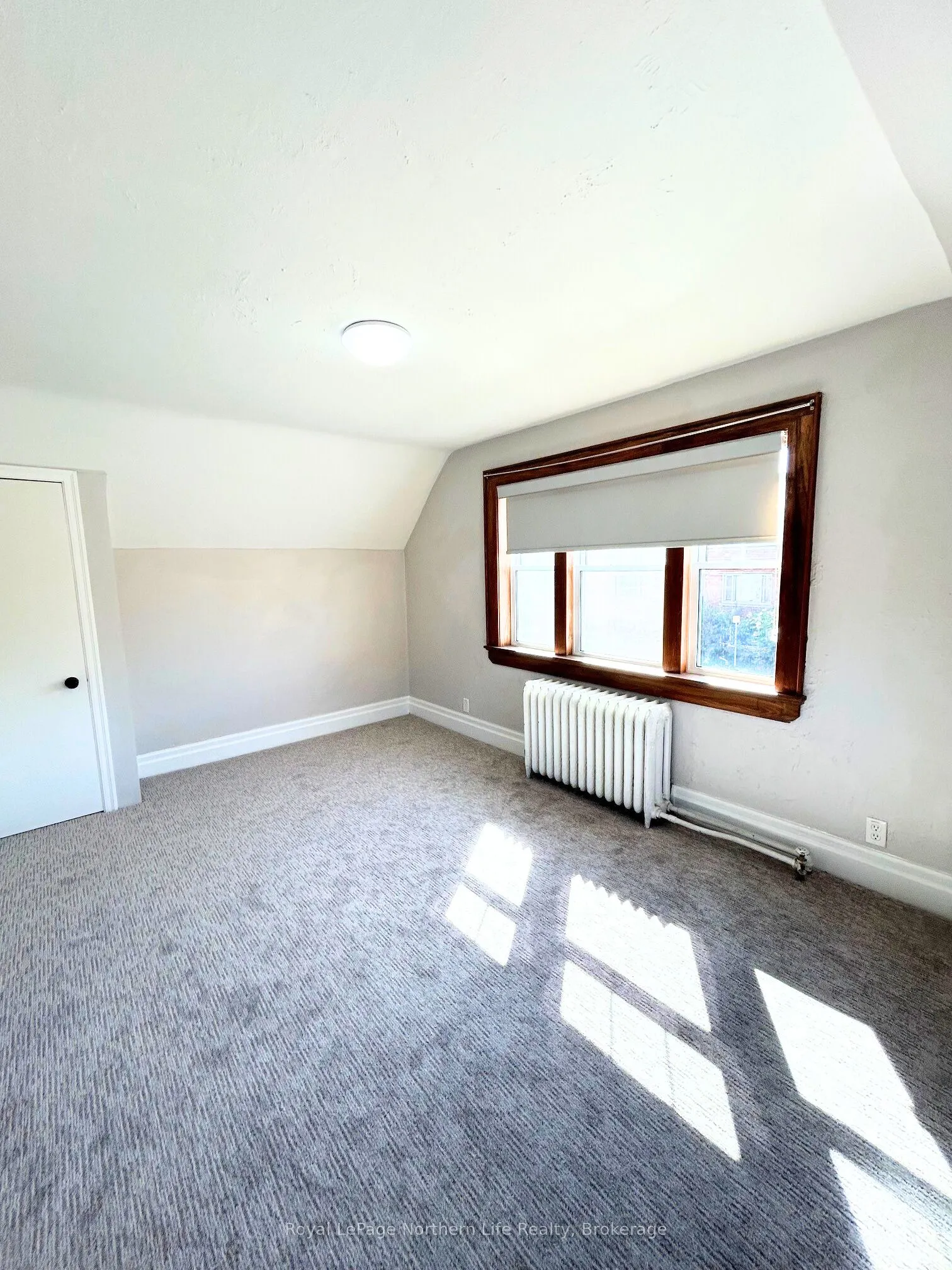 360 Worthington Street W