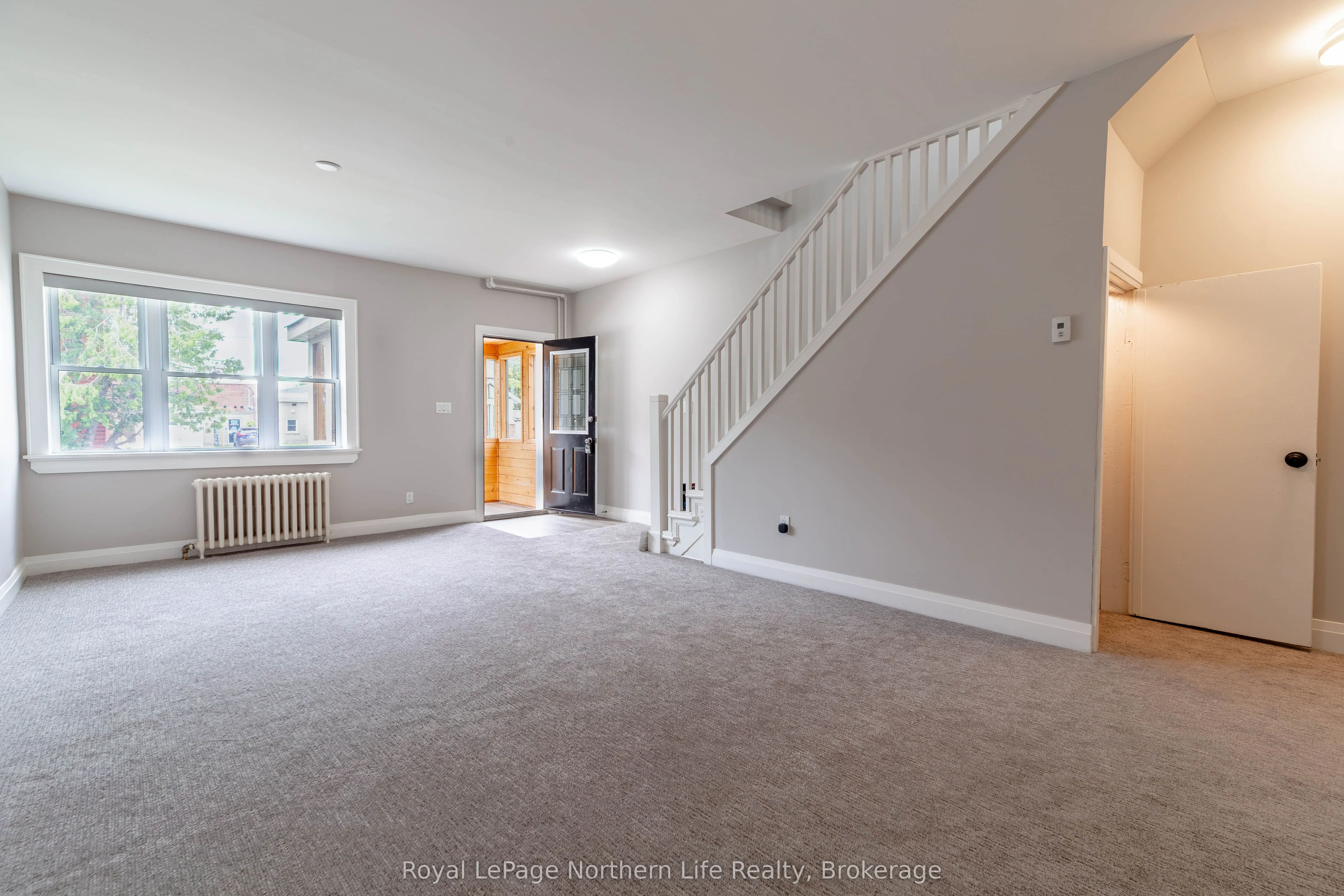 360 Worthington Street W
