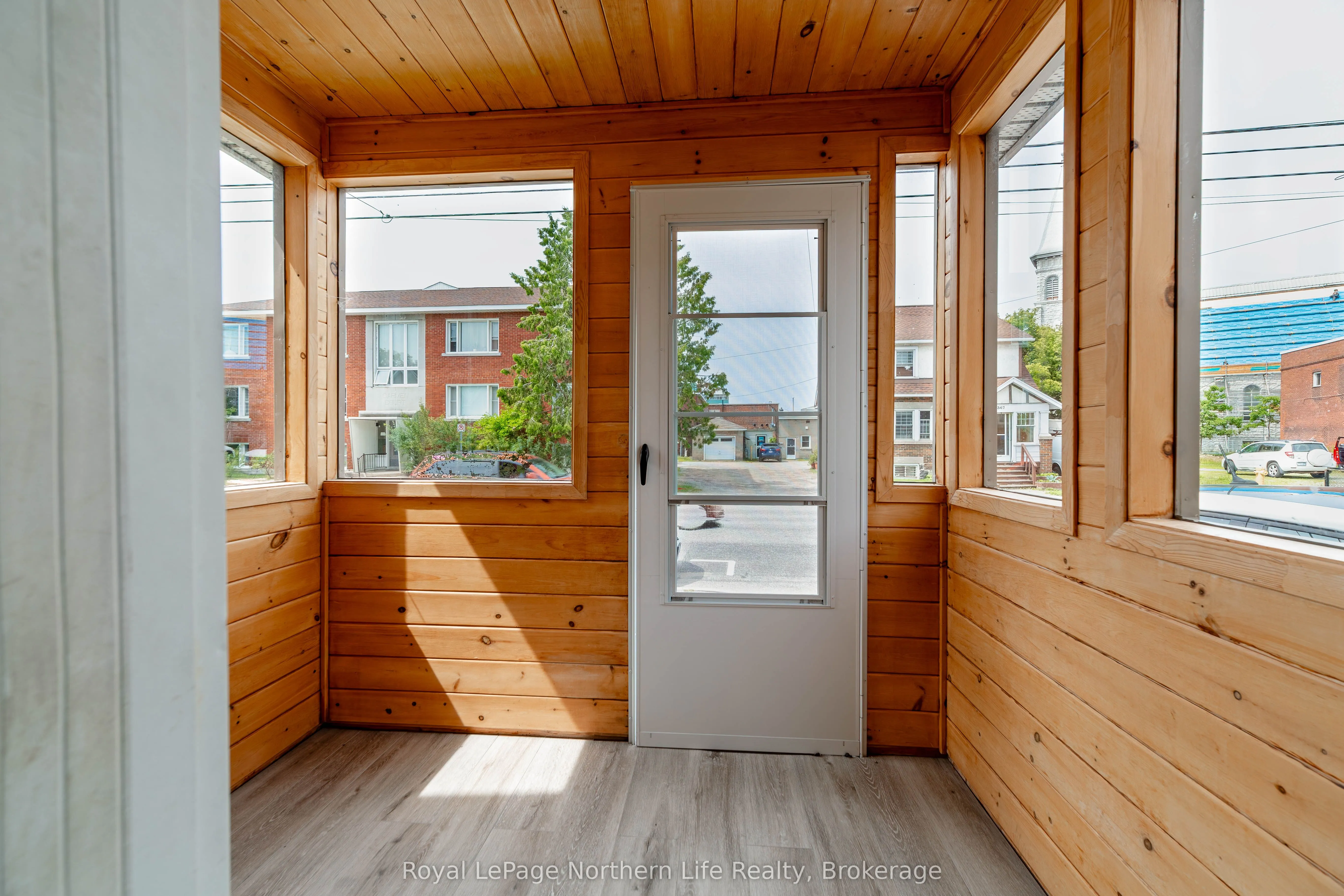 360 Worthington Street W