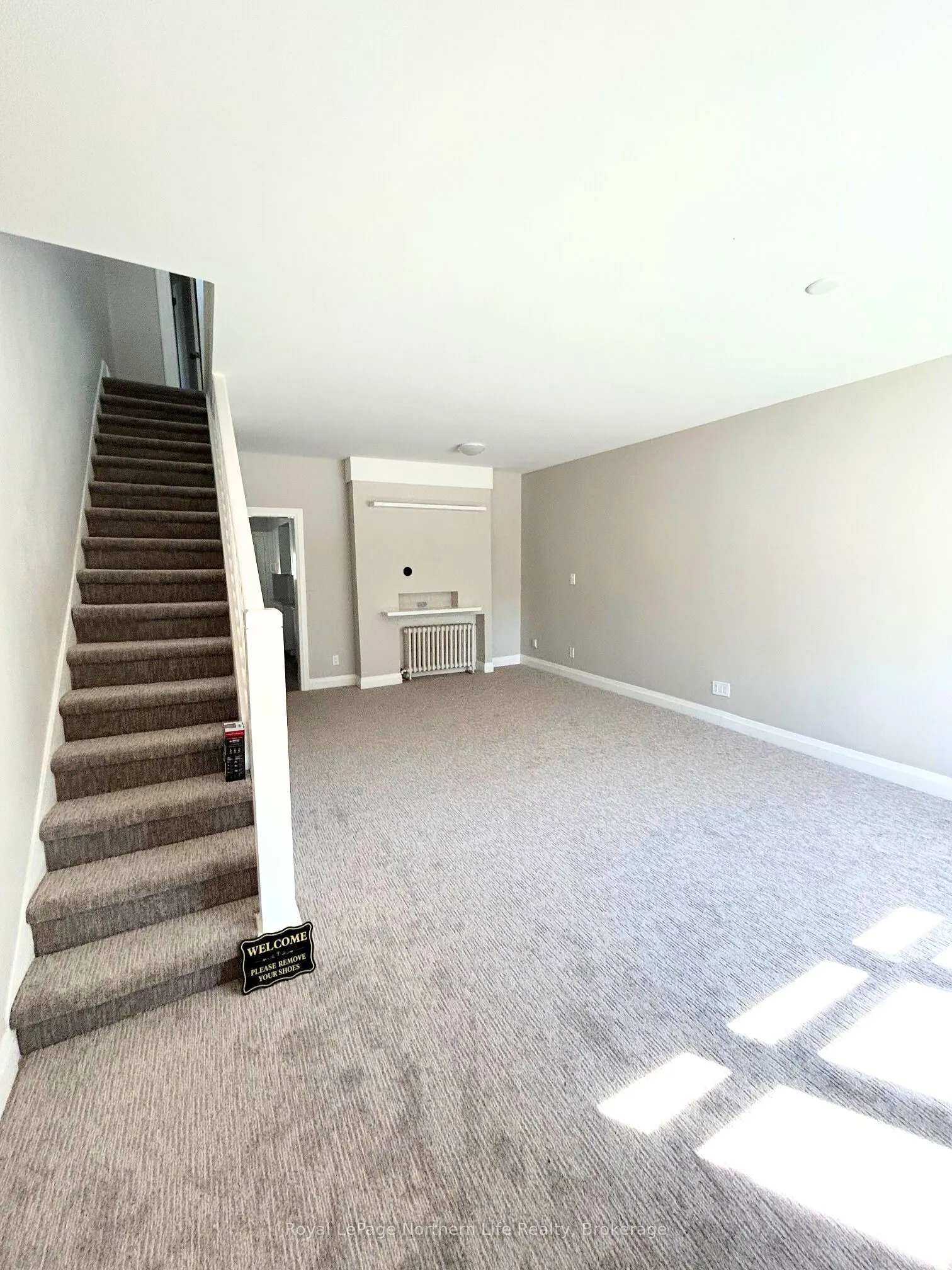 360 Worthington Street W