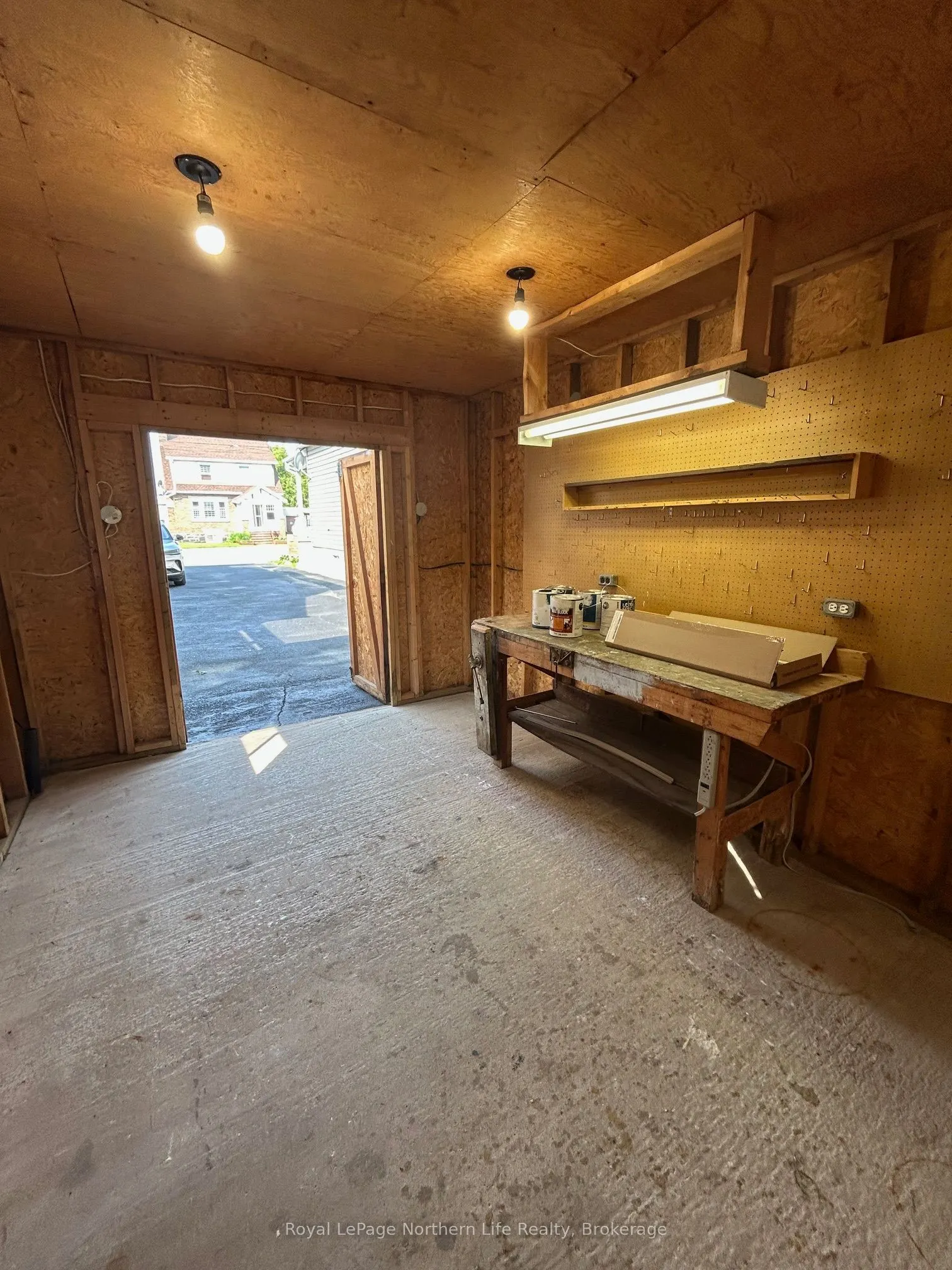 360 Worthington Street W