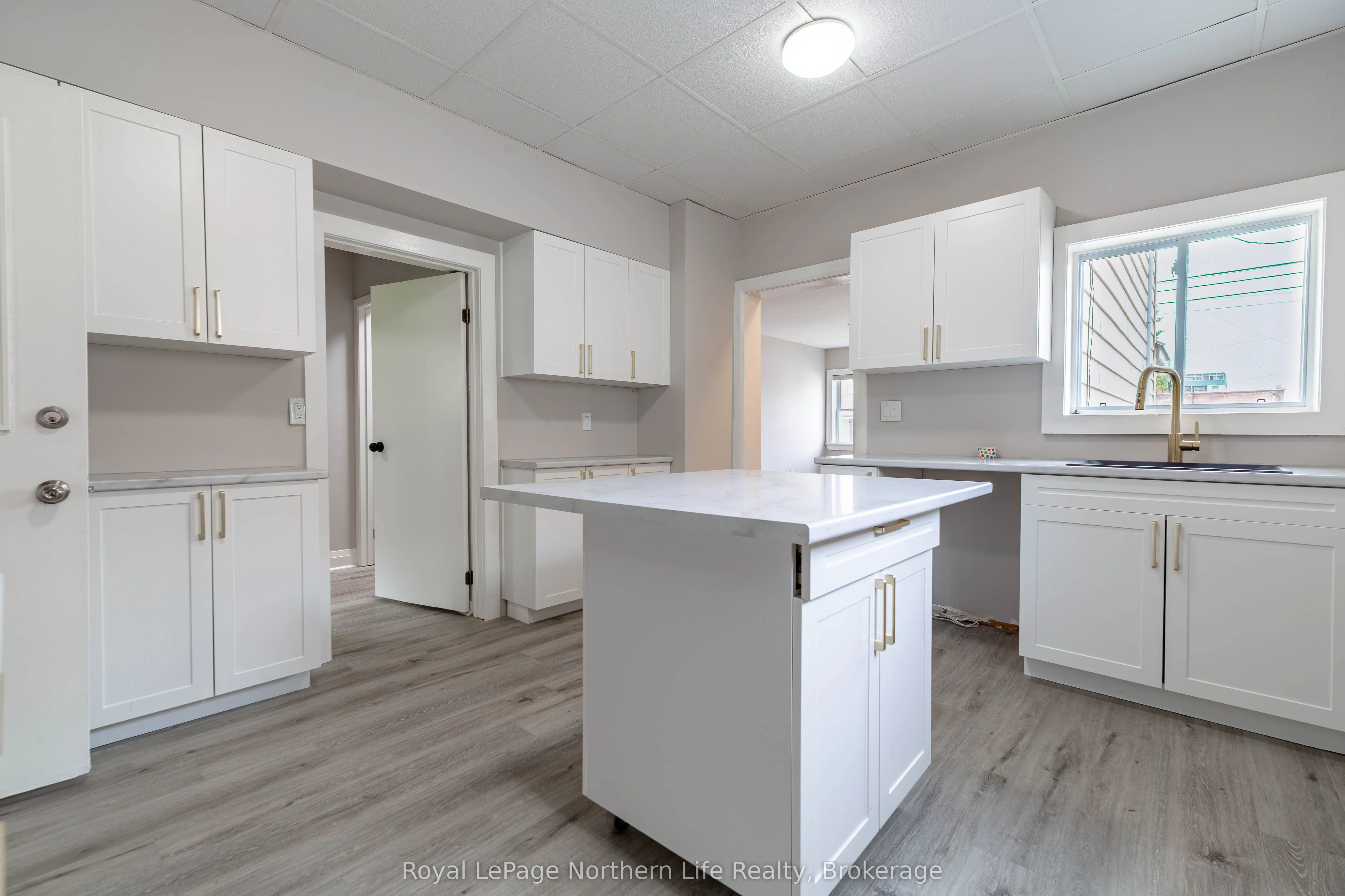360 Worthington Street W