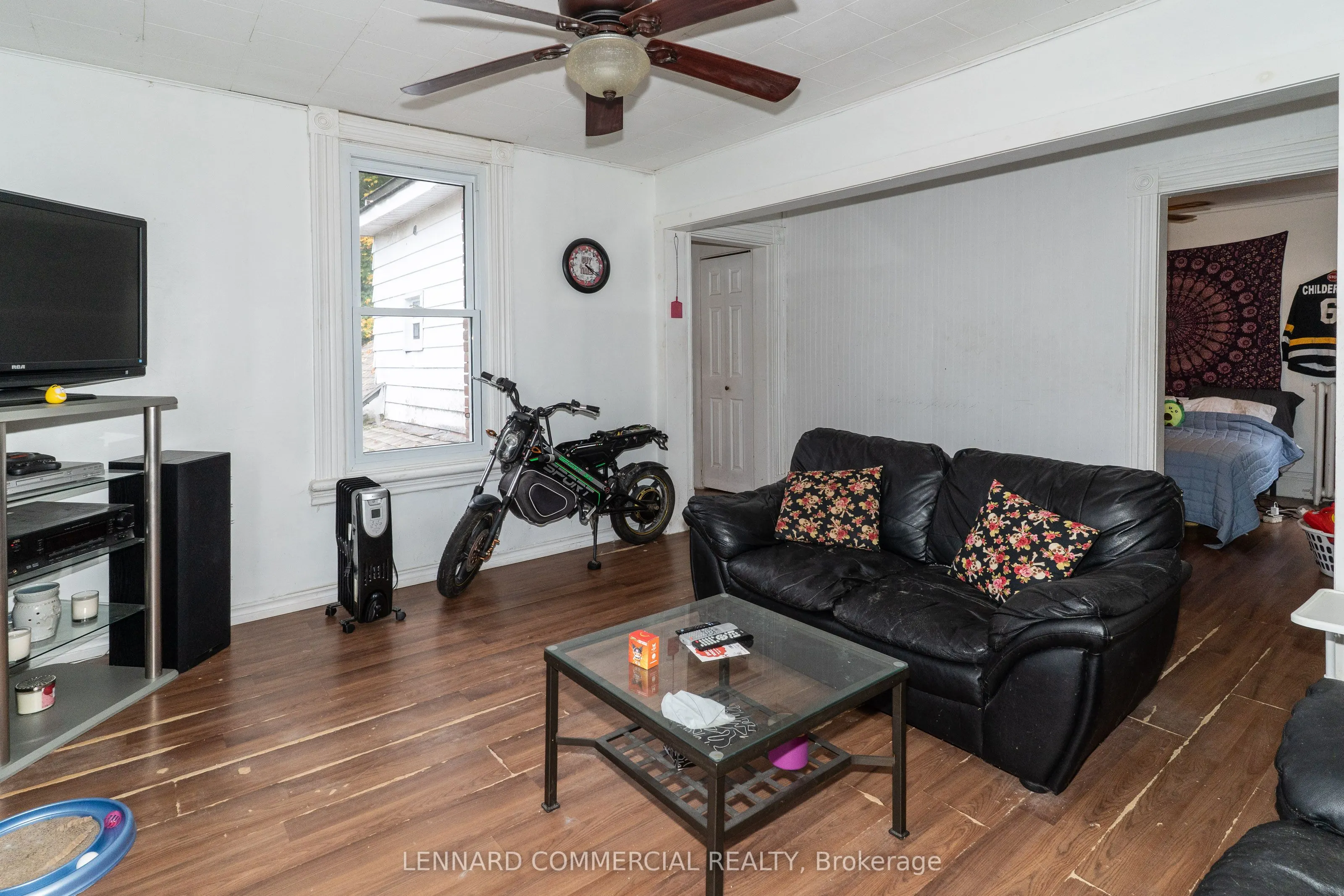 11 Minerva Street W