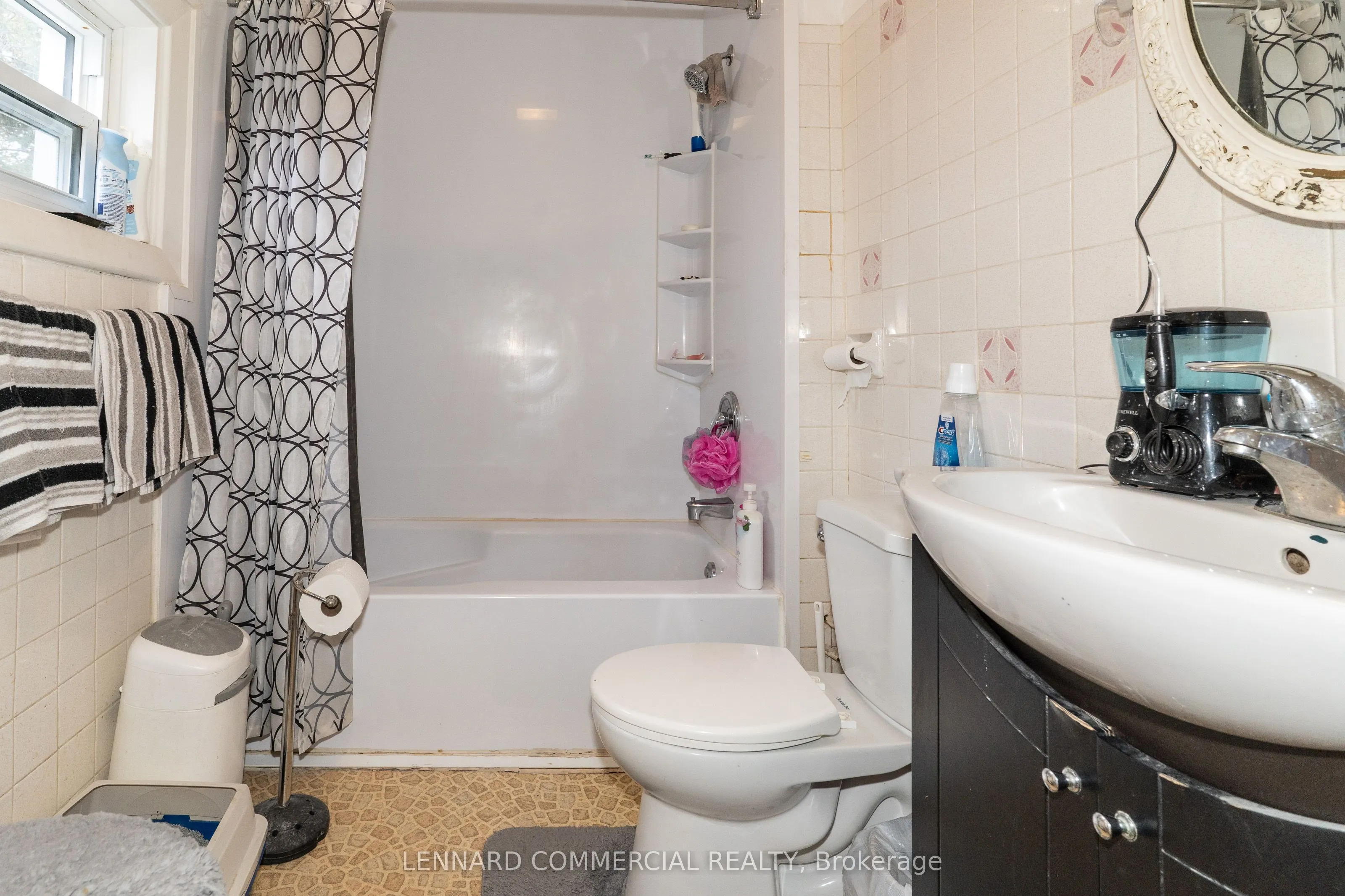 11 Minerva Street W