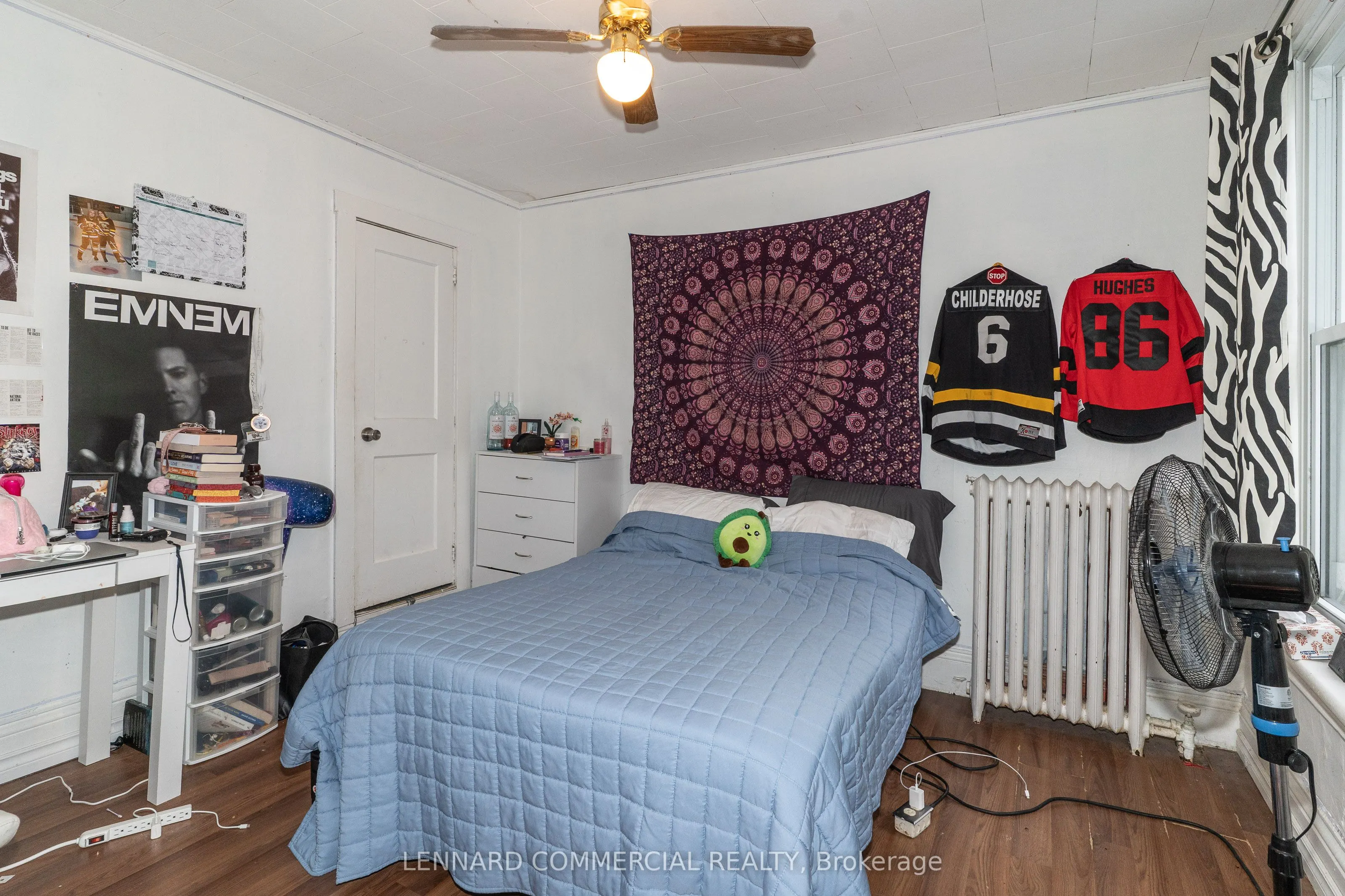 11 Minerva Street W