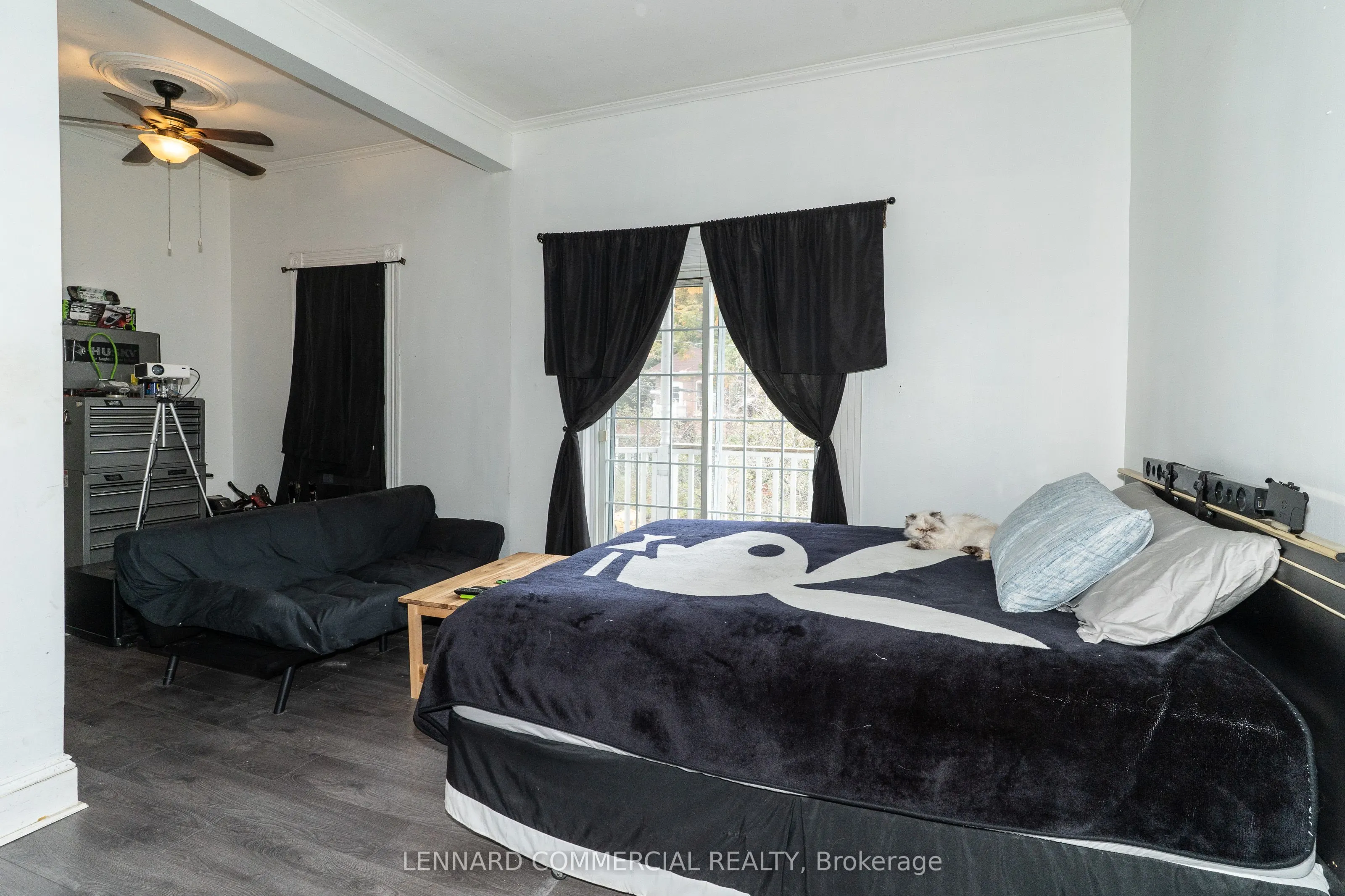 11 Minerva Street W