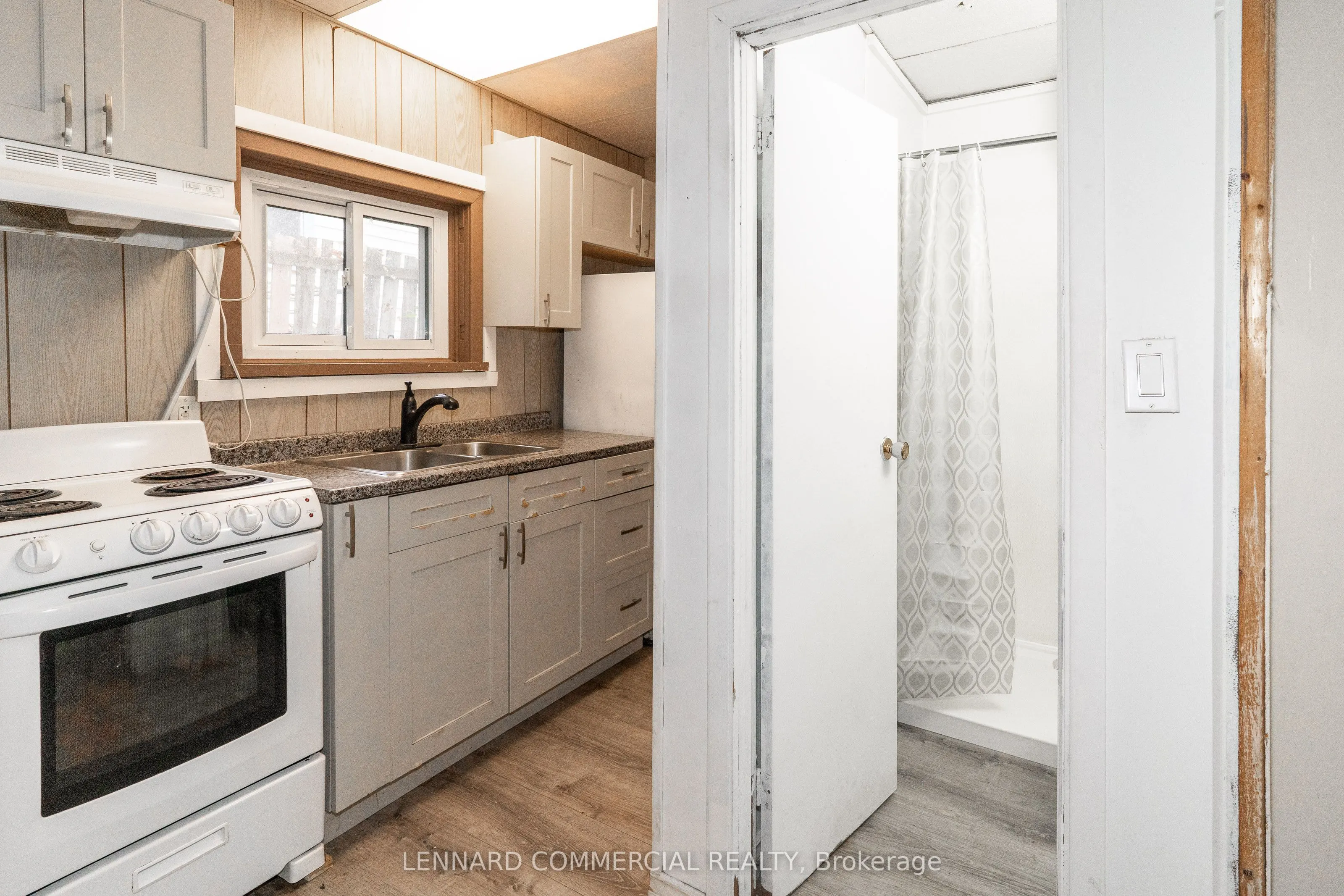11 Minerva Street W