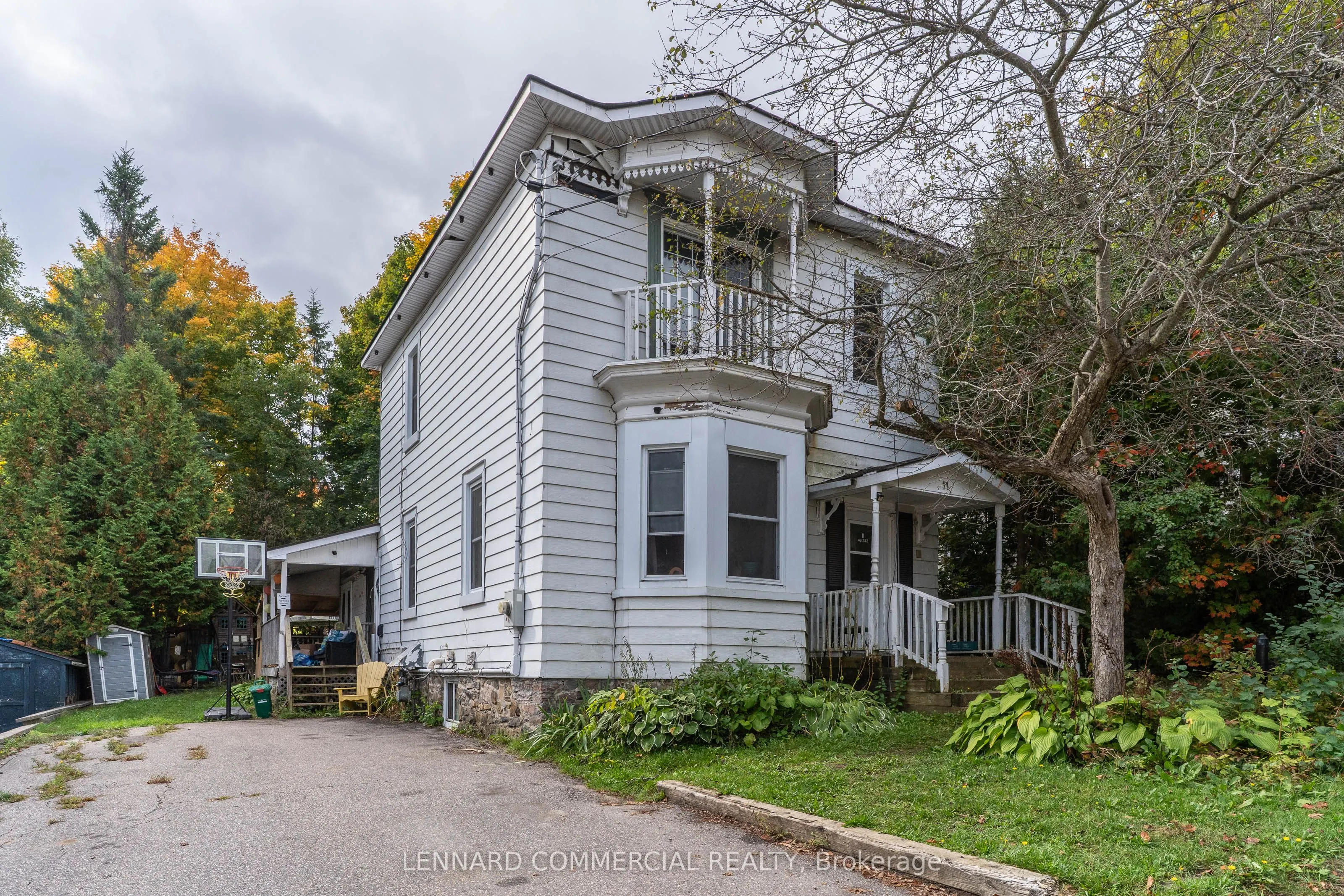 11 Minerva Street W